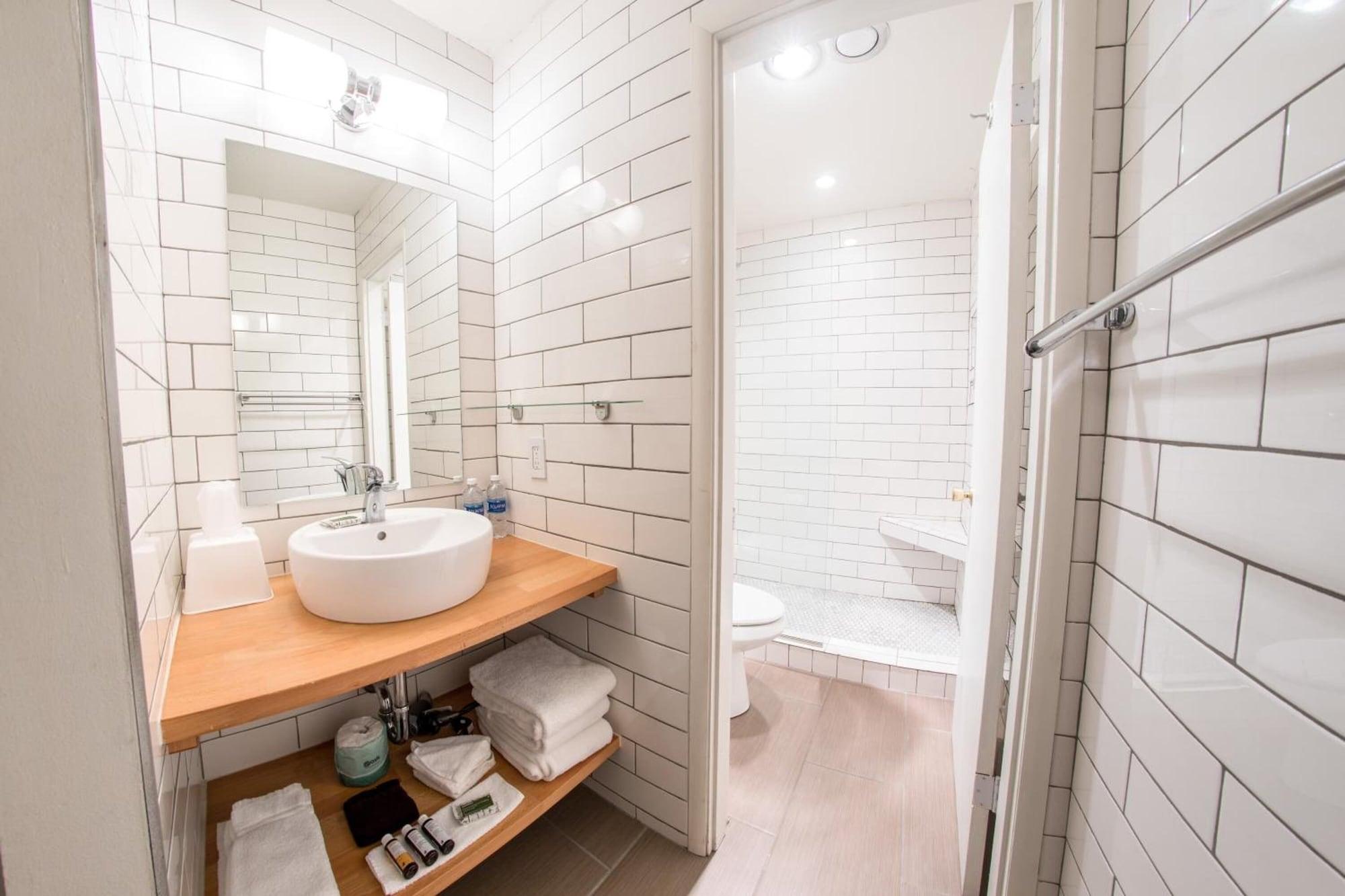 The Monarch Motel by null