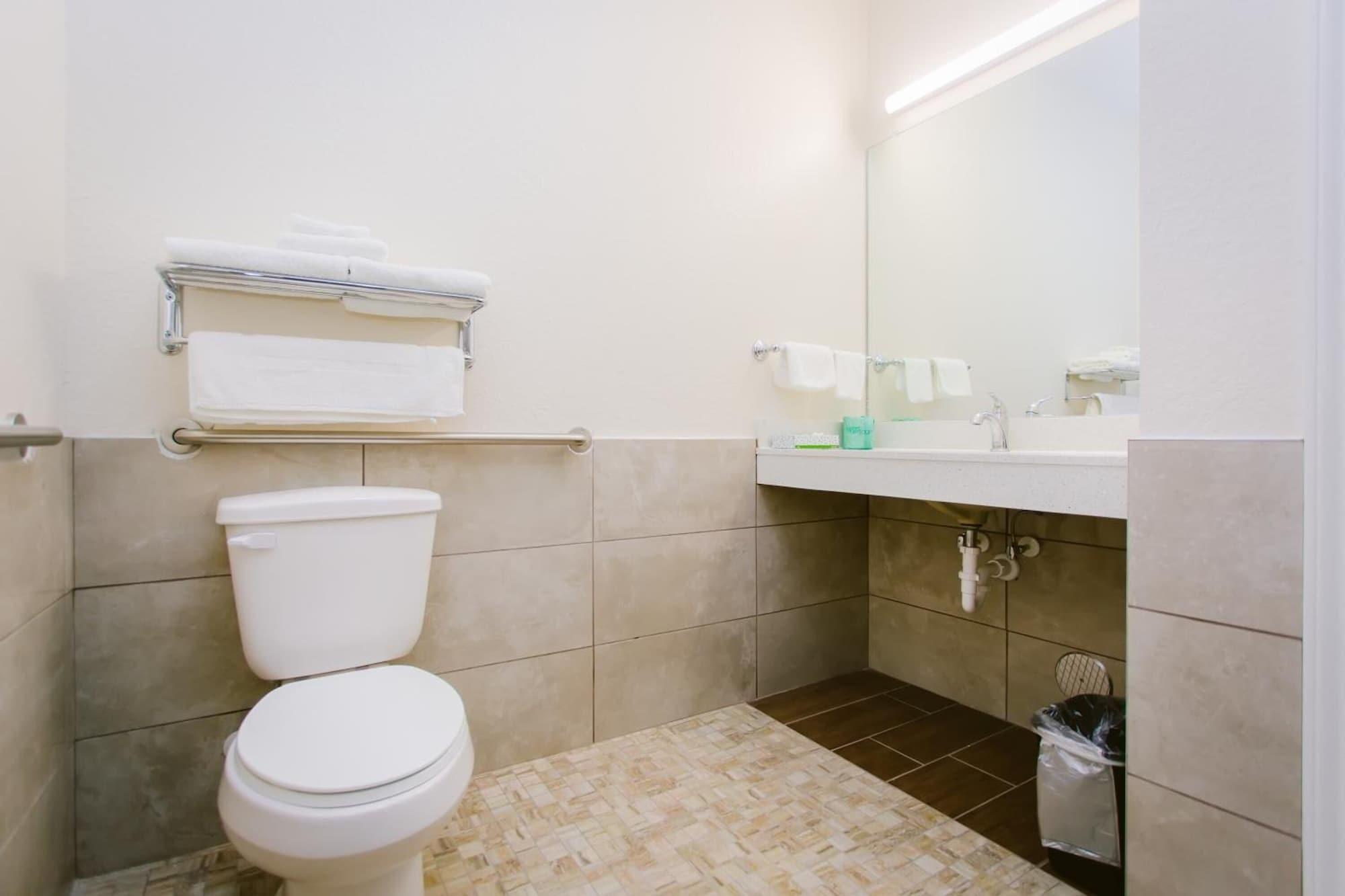 Scottish Inn & Suites
