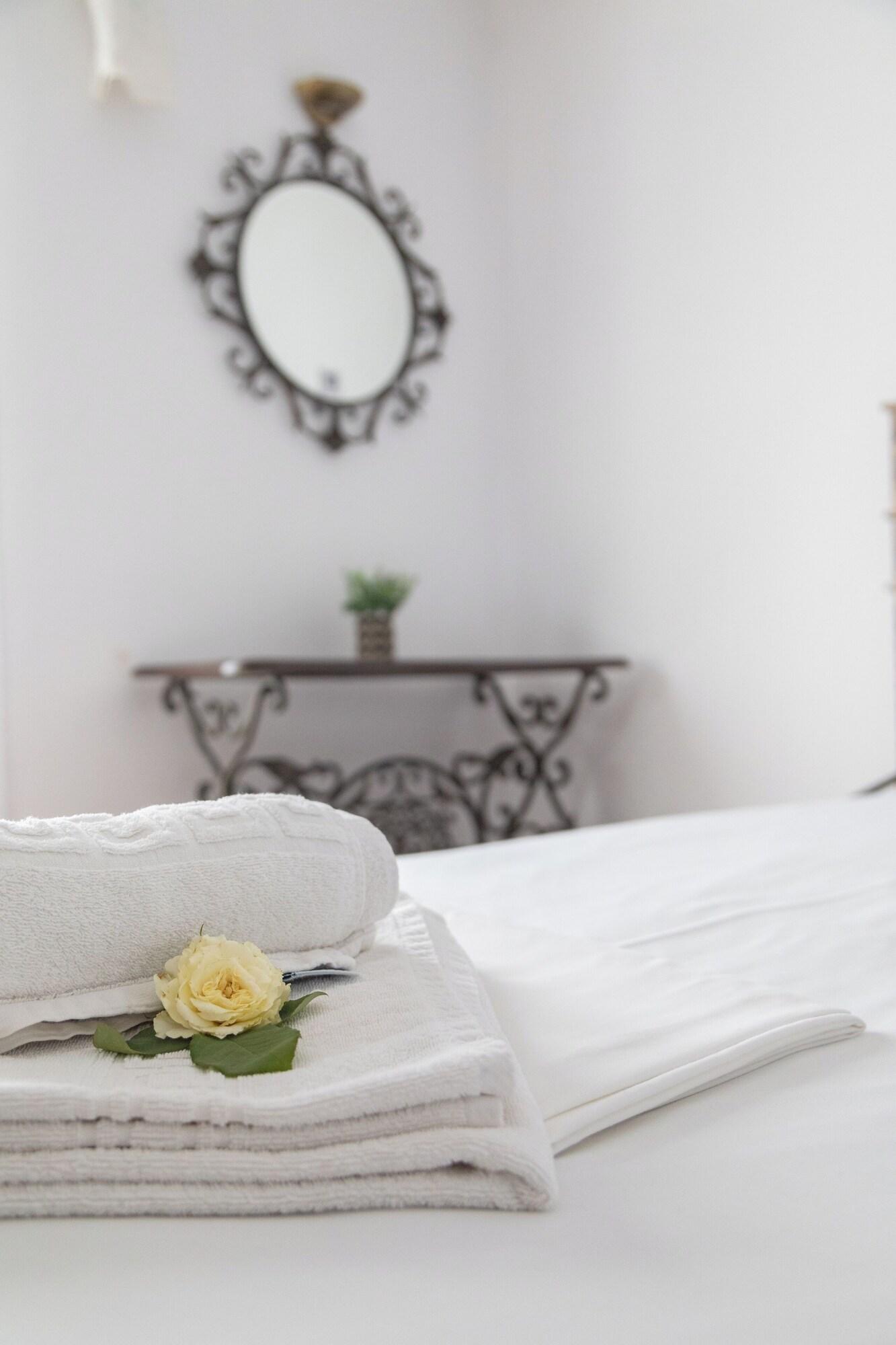 Ampoulos Rooms & Apartments