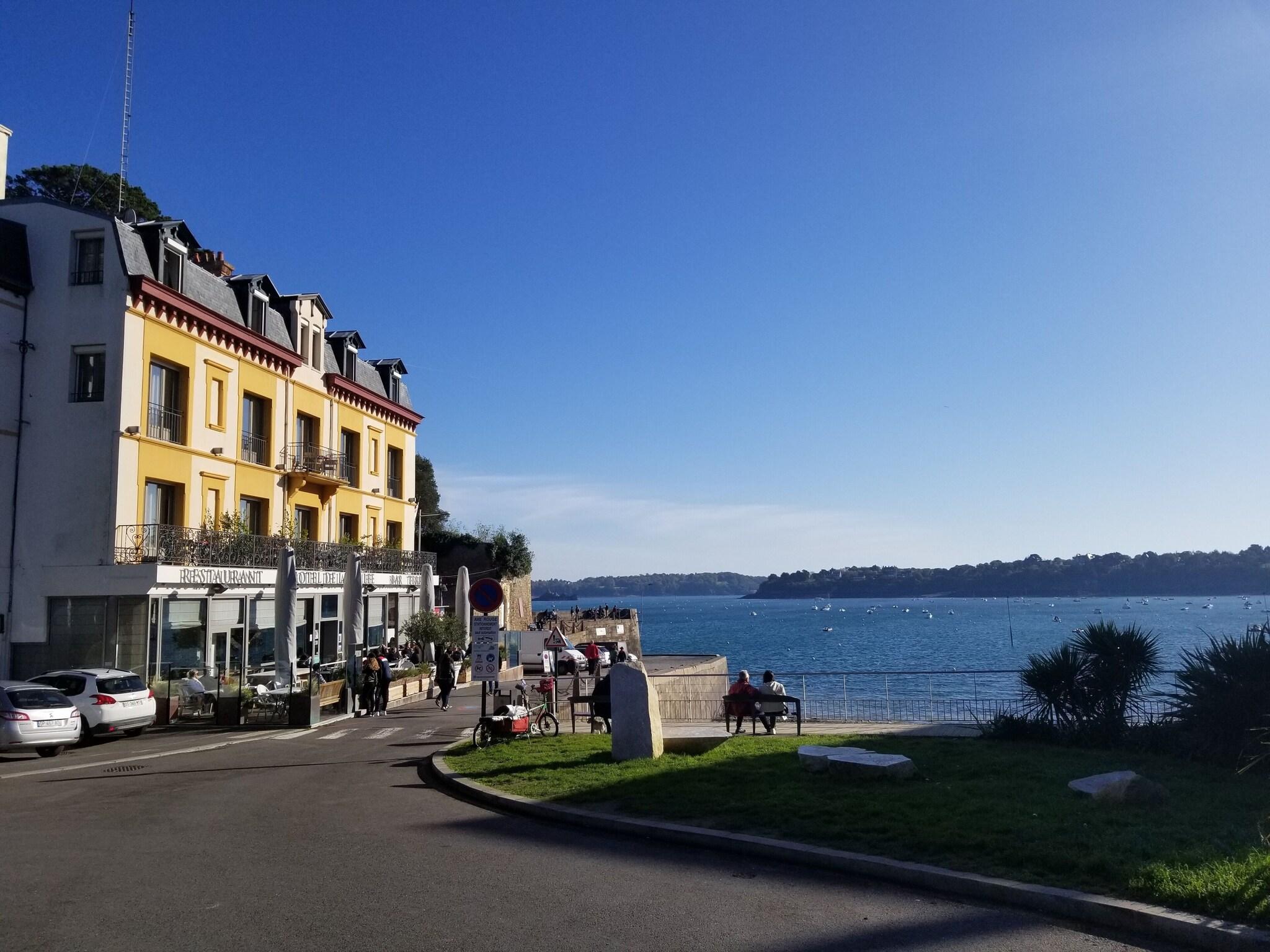 LA VALLÉE - Hôtel Restaurant by null