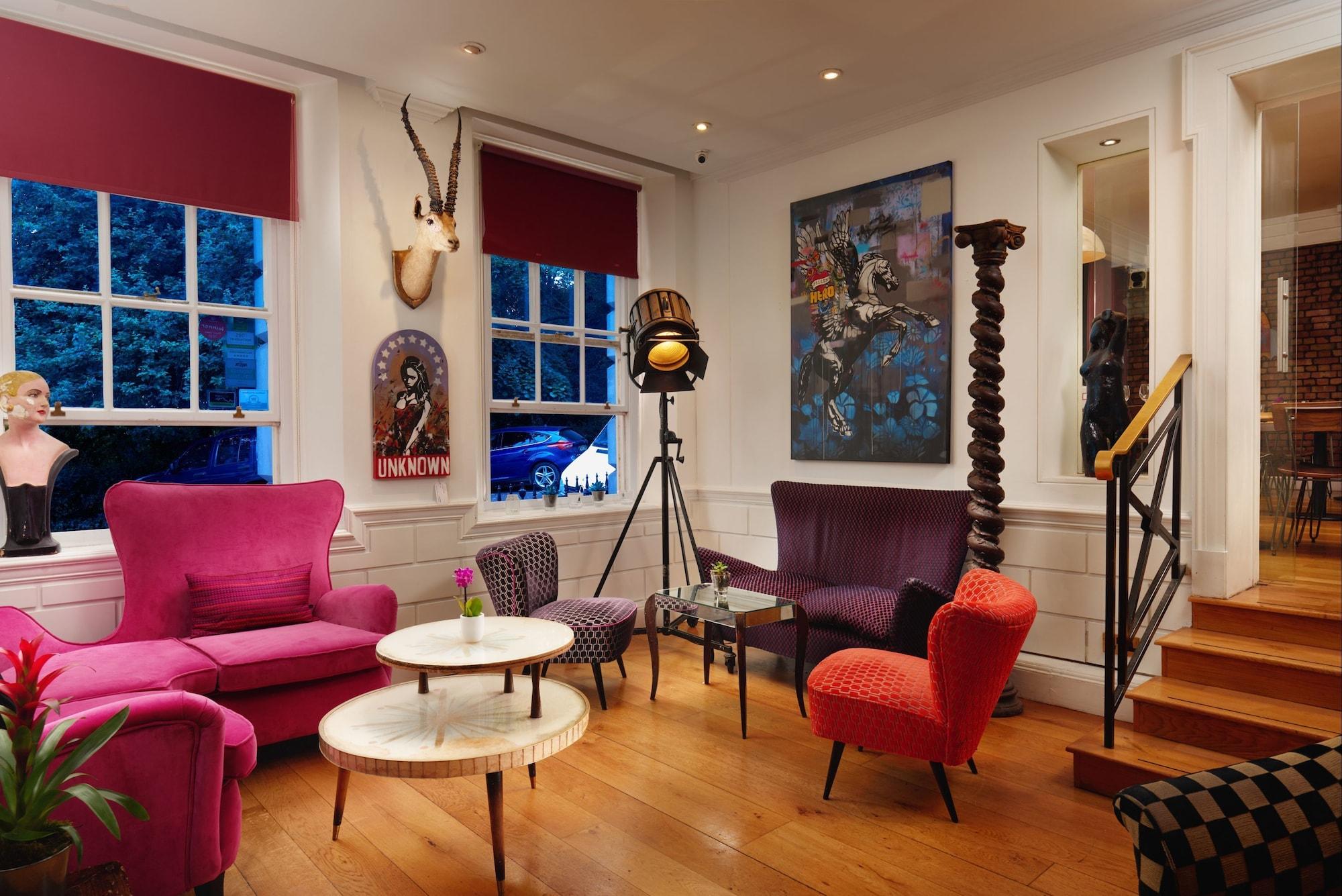 Berkeley Suites by null