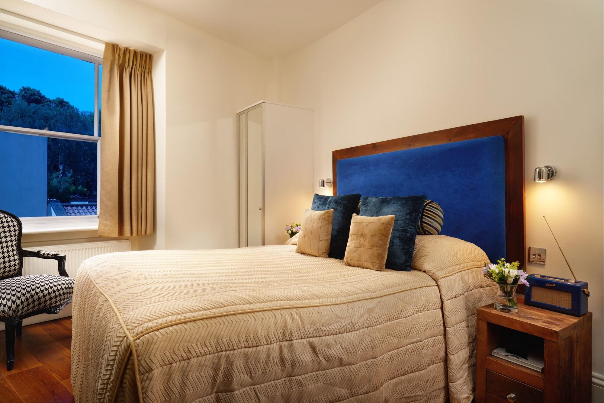 Berkeley Suites by null