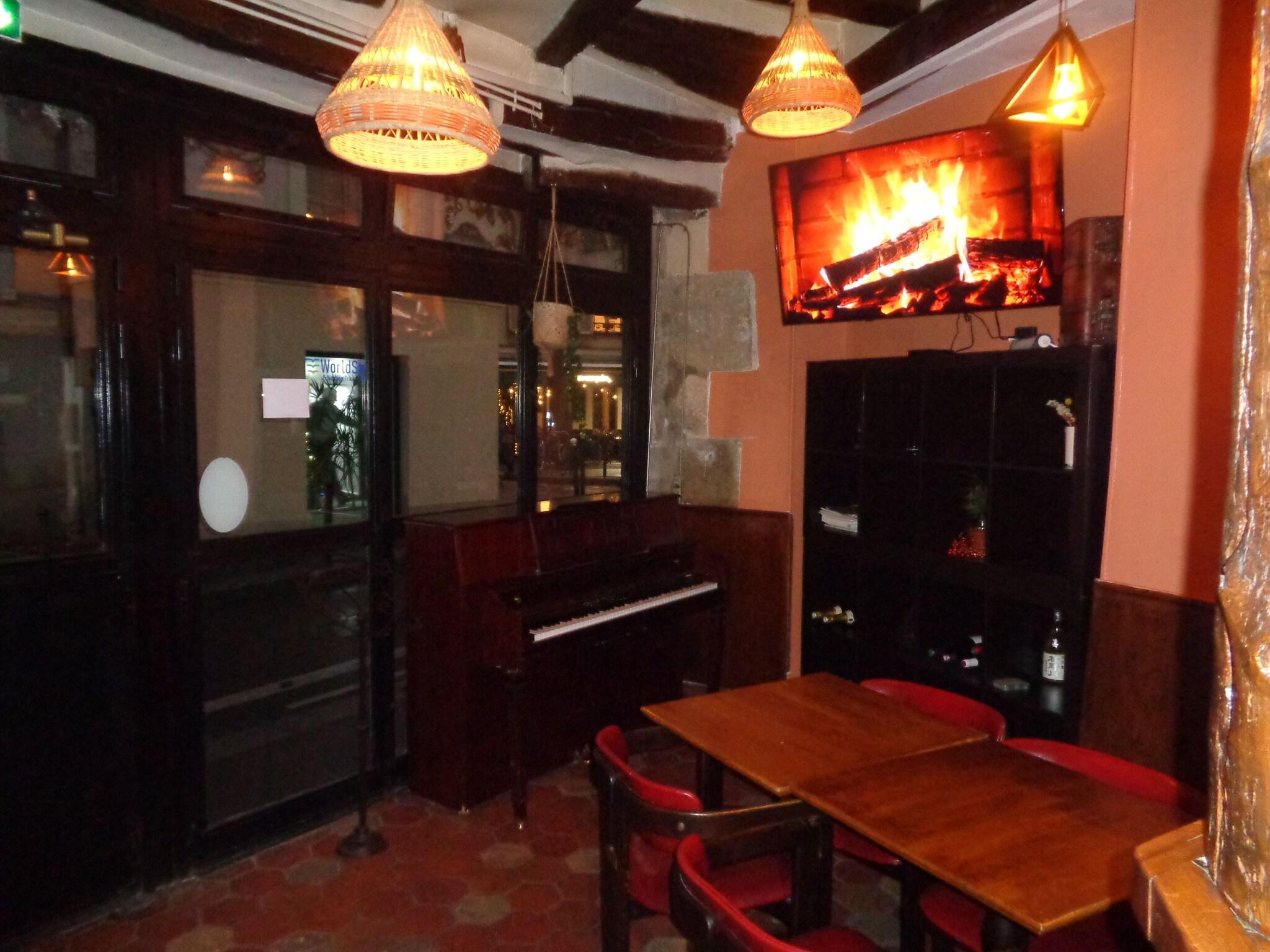 The Steps of Notre Dame by null