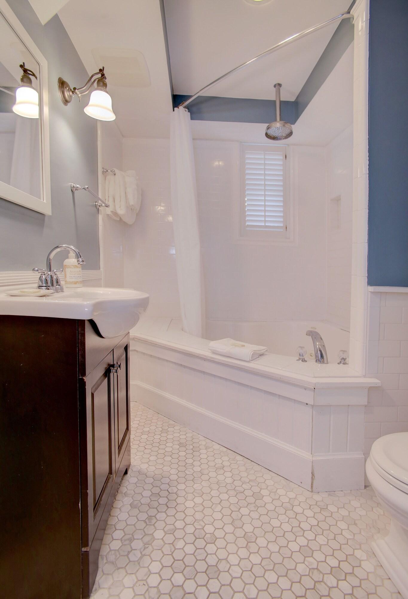 Azalea Inn and Villas by null