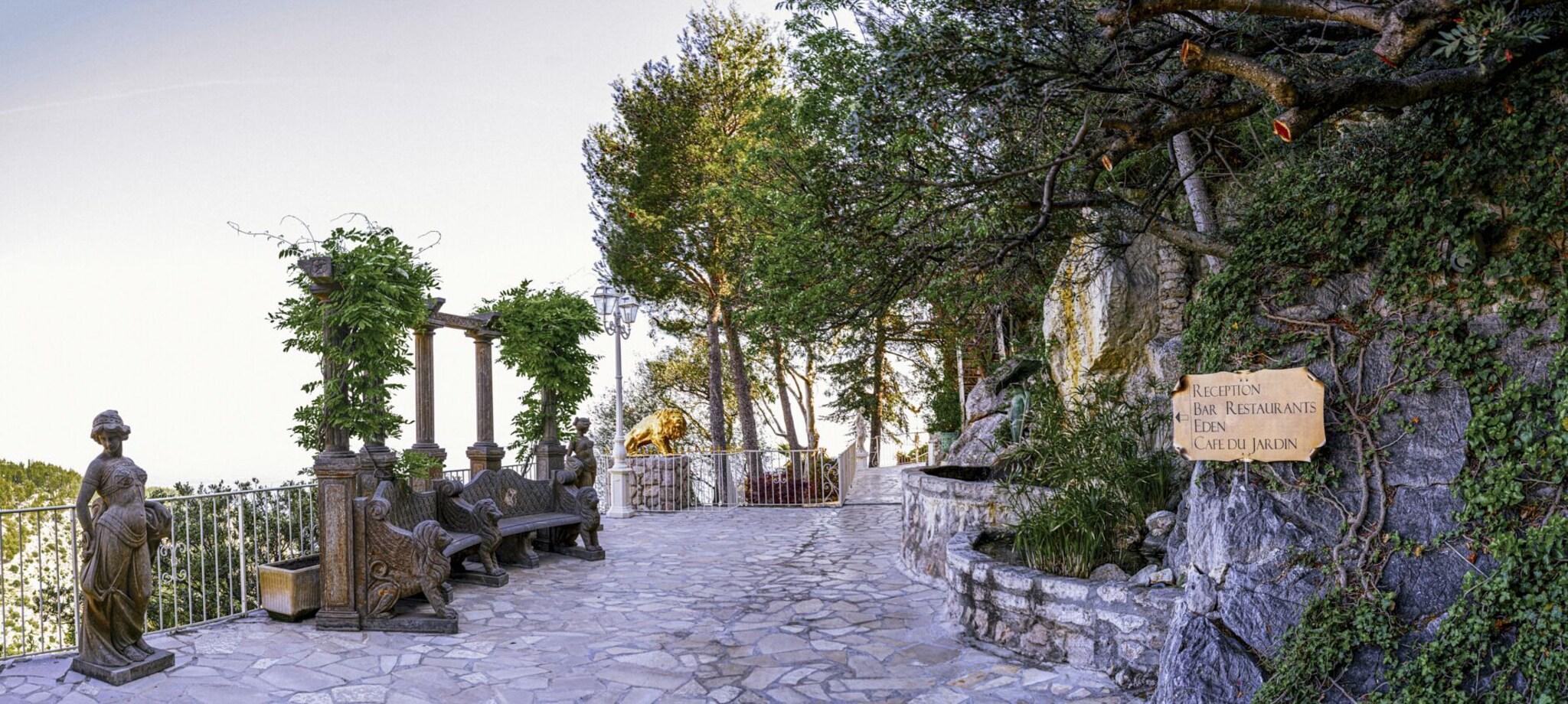 Hôtel Château de La Chèvre d’Or by null