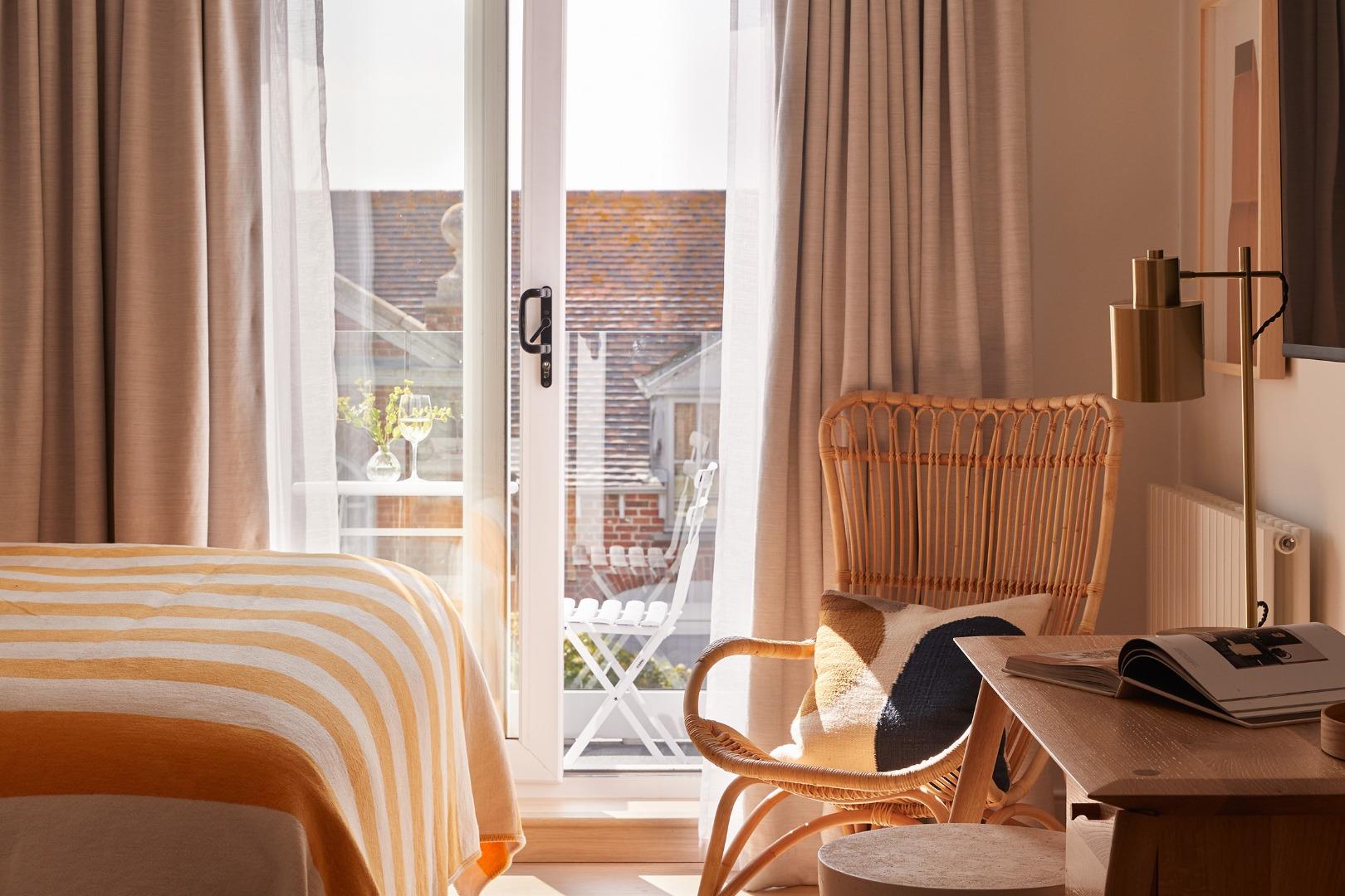 Moonfleet Manor by null