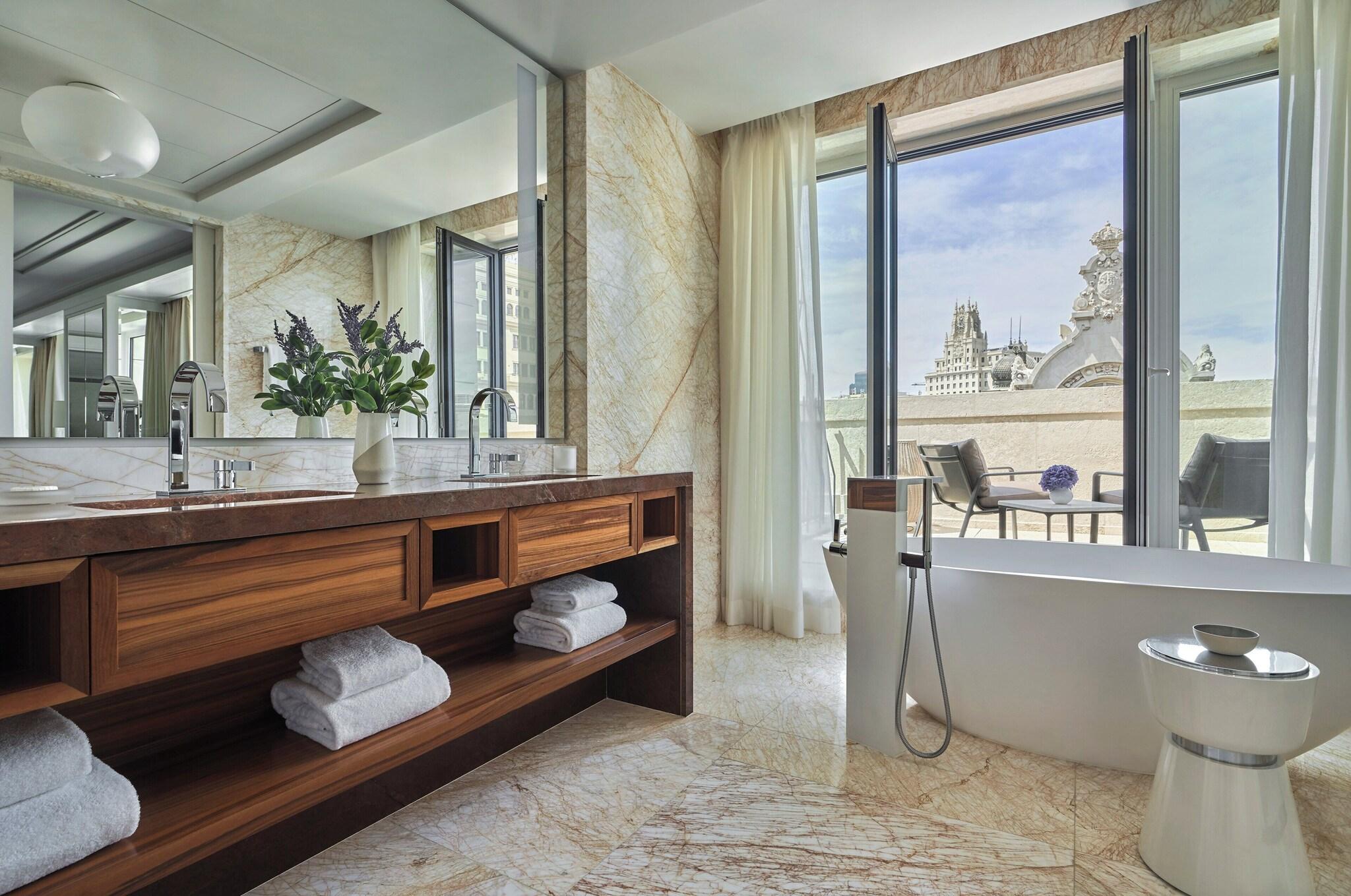 Four Seasons Hotel Madrid by null