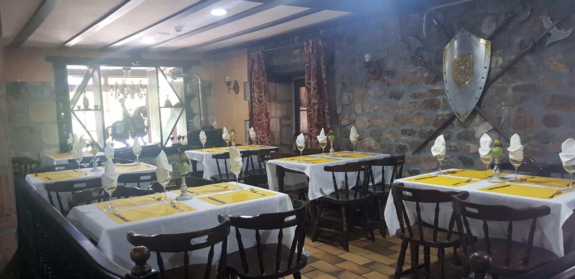 Posada Medieval El Manjon