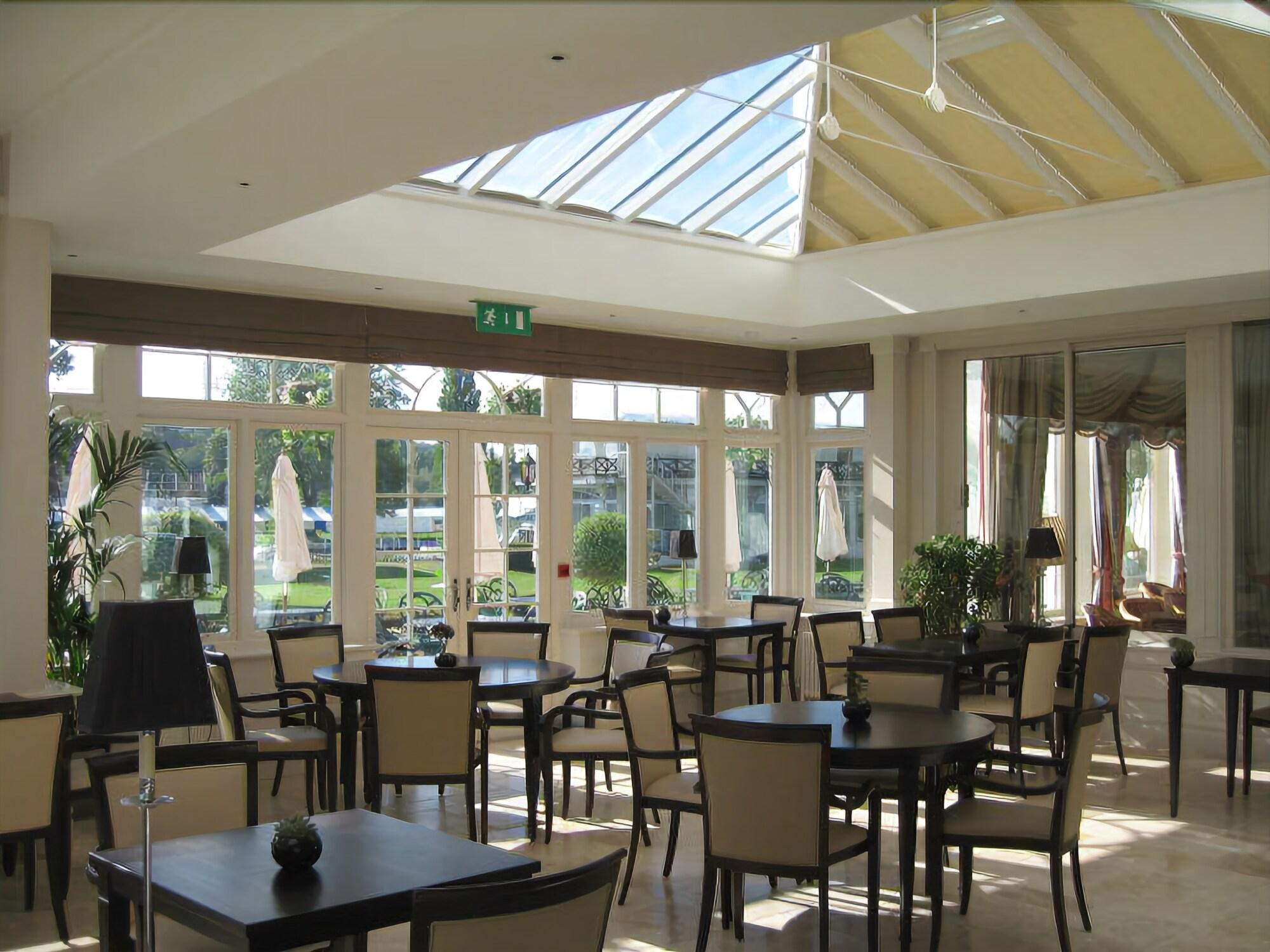 Phyllis Court Club