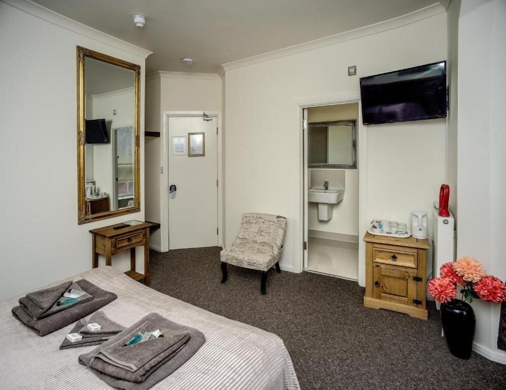 Riverside Hotel Bed And Breakfast