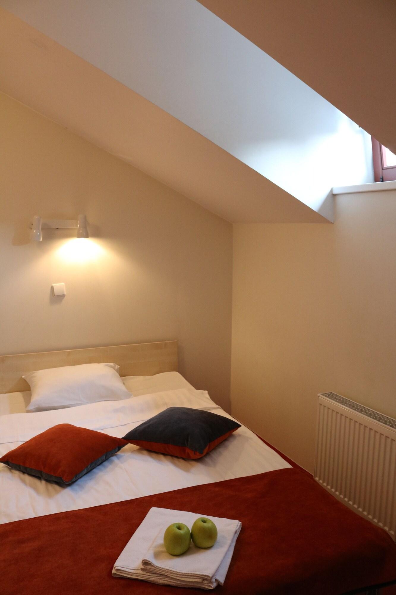 Apple Economy Hotel by null