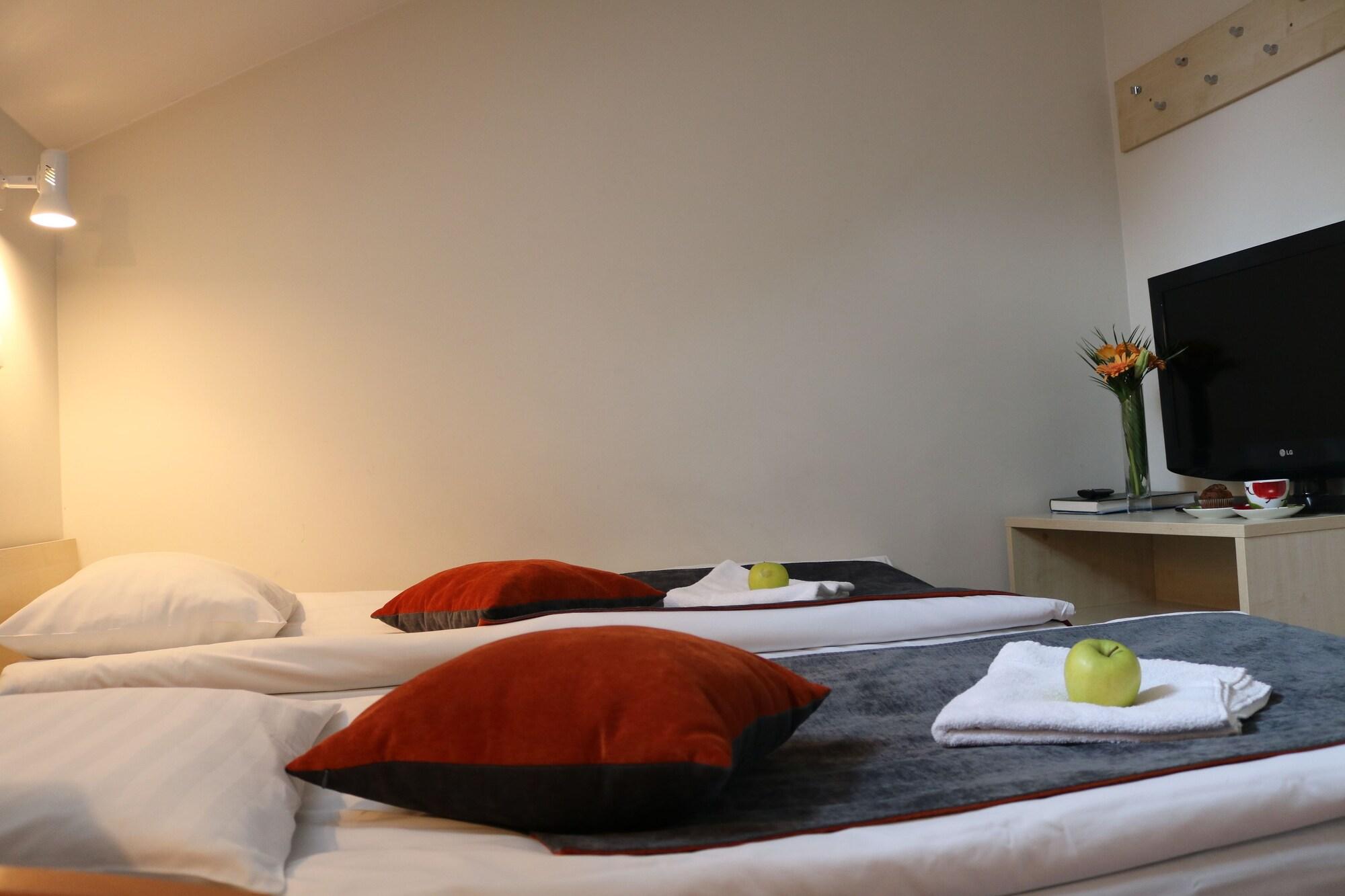 Apple Economy Hotel by null