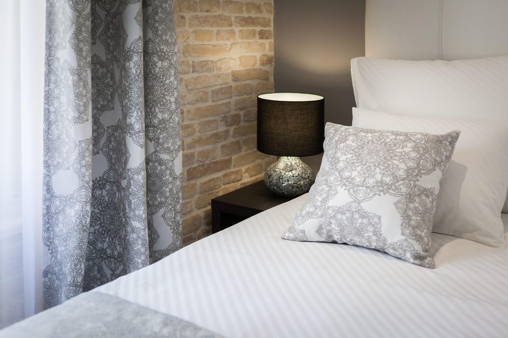SLEEP SPLIT - Luxury Boutique Suites and Rooms by null