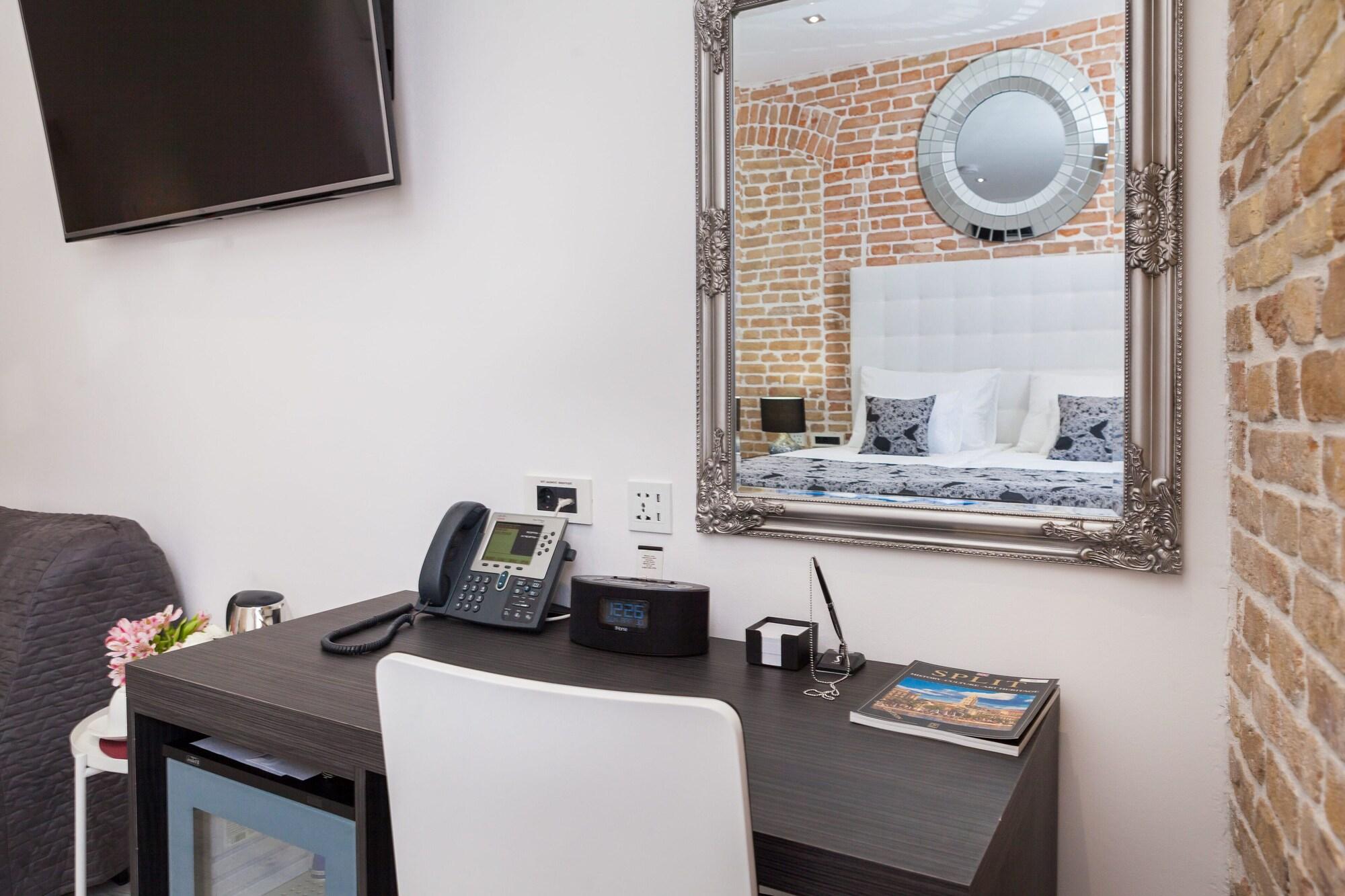 SLEEP SPLIT - Luxury Boutique Suites and Rooms by null