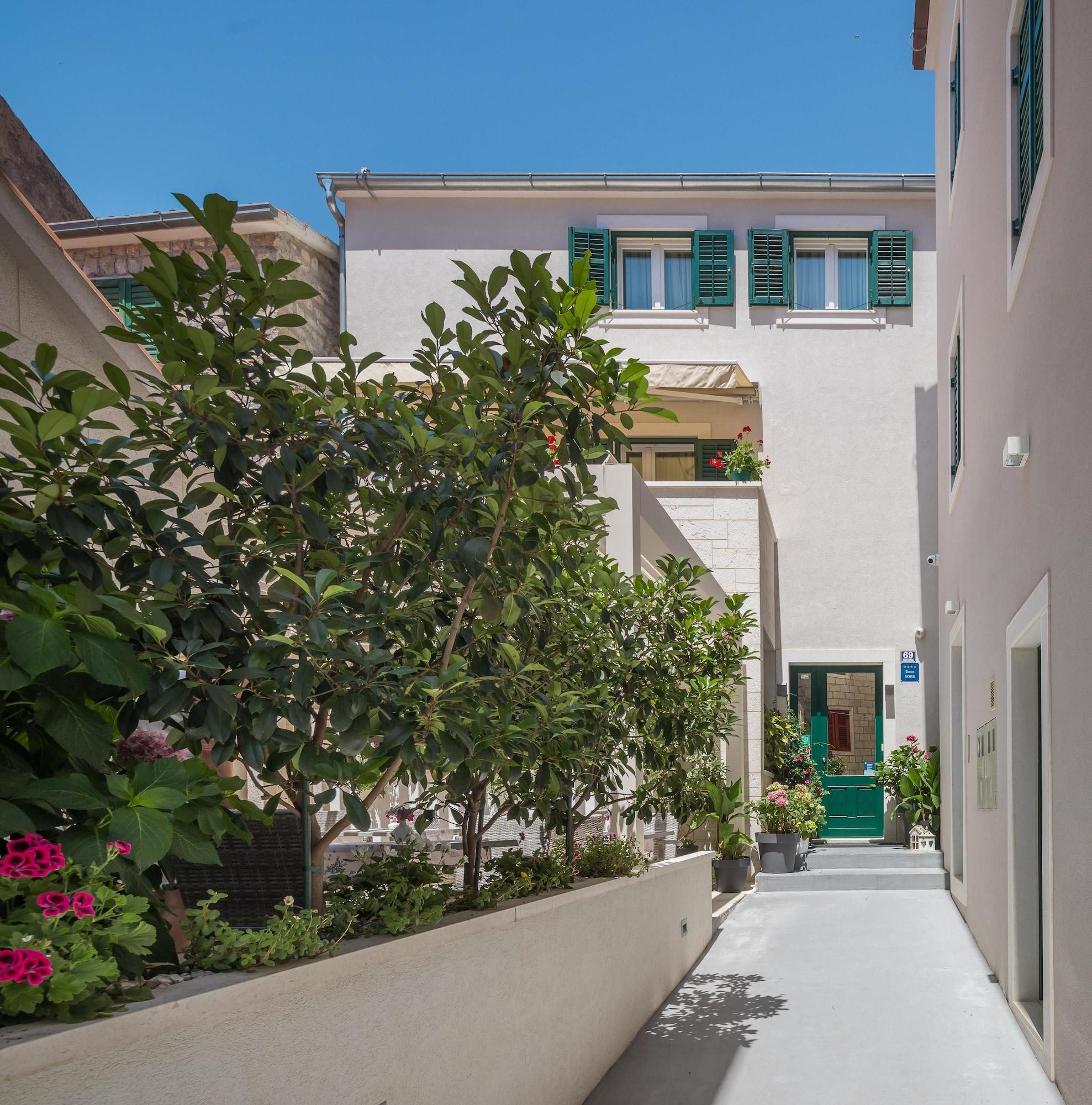 Balatura Split Luxury Rooms - Poză