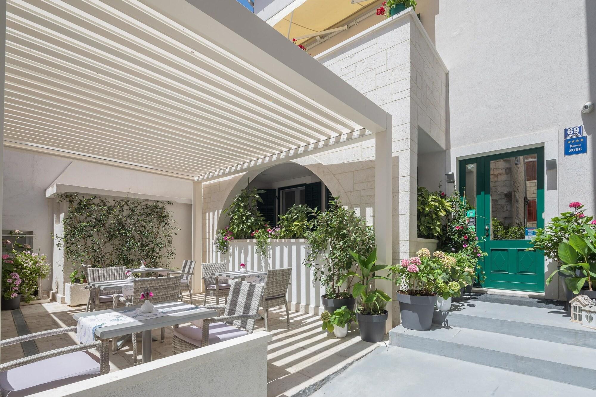 Balatura Split Luxury Rooms - Poză