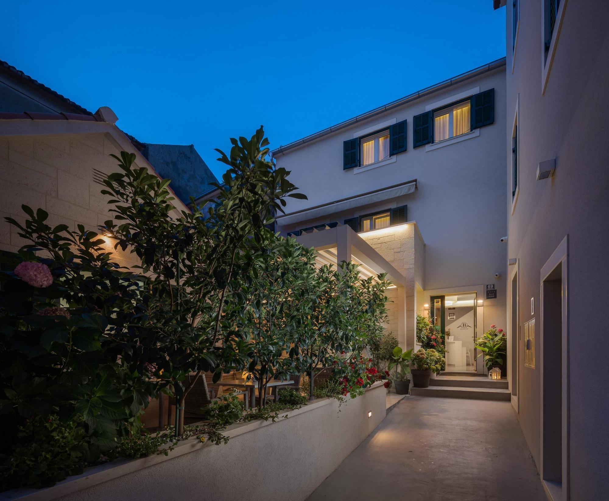 Balatura Split Luxury Rooms - Poză