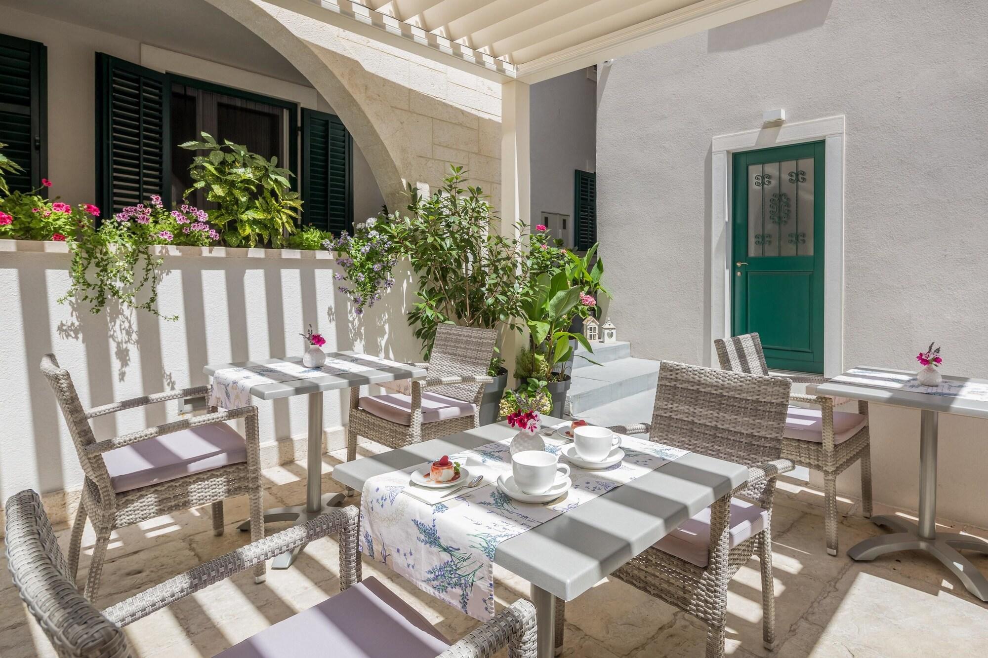 Balatura Split Luxury Rooms - Poză