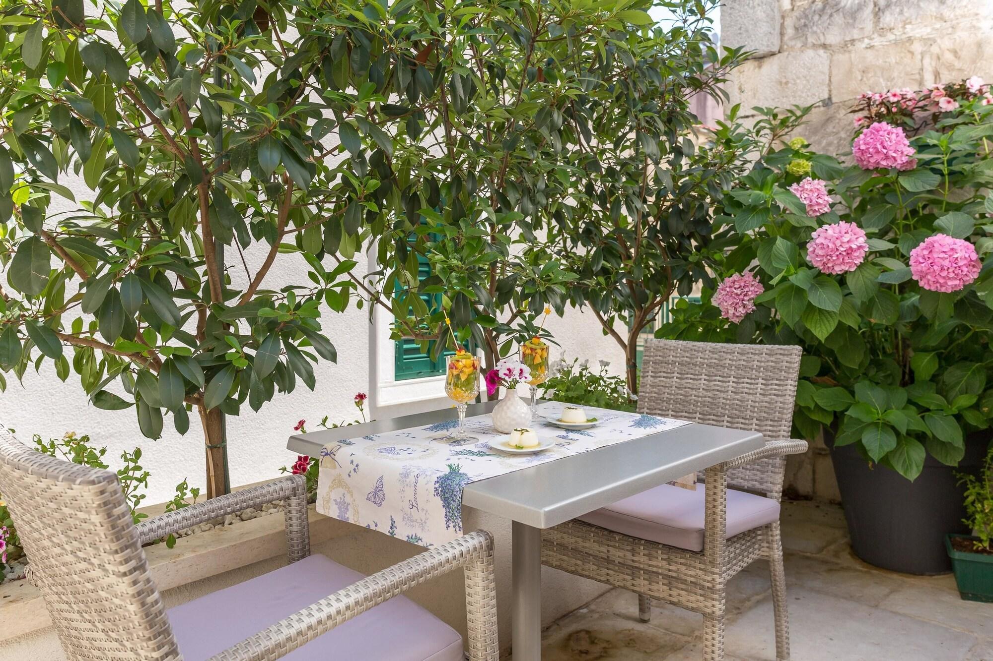 Balatura Split Luxury Rooms - Poză