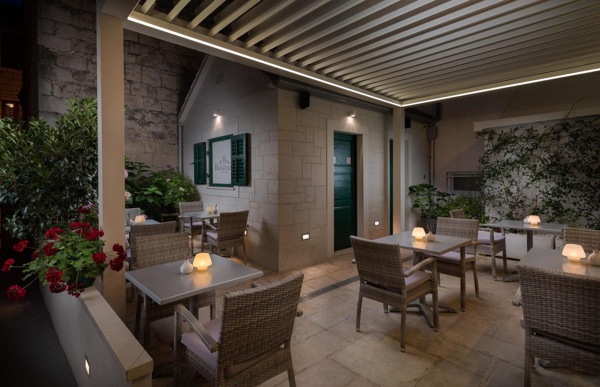 Balatura Split Luxury Rooms - Poză