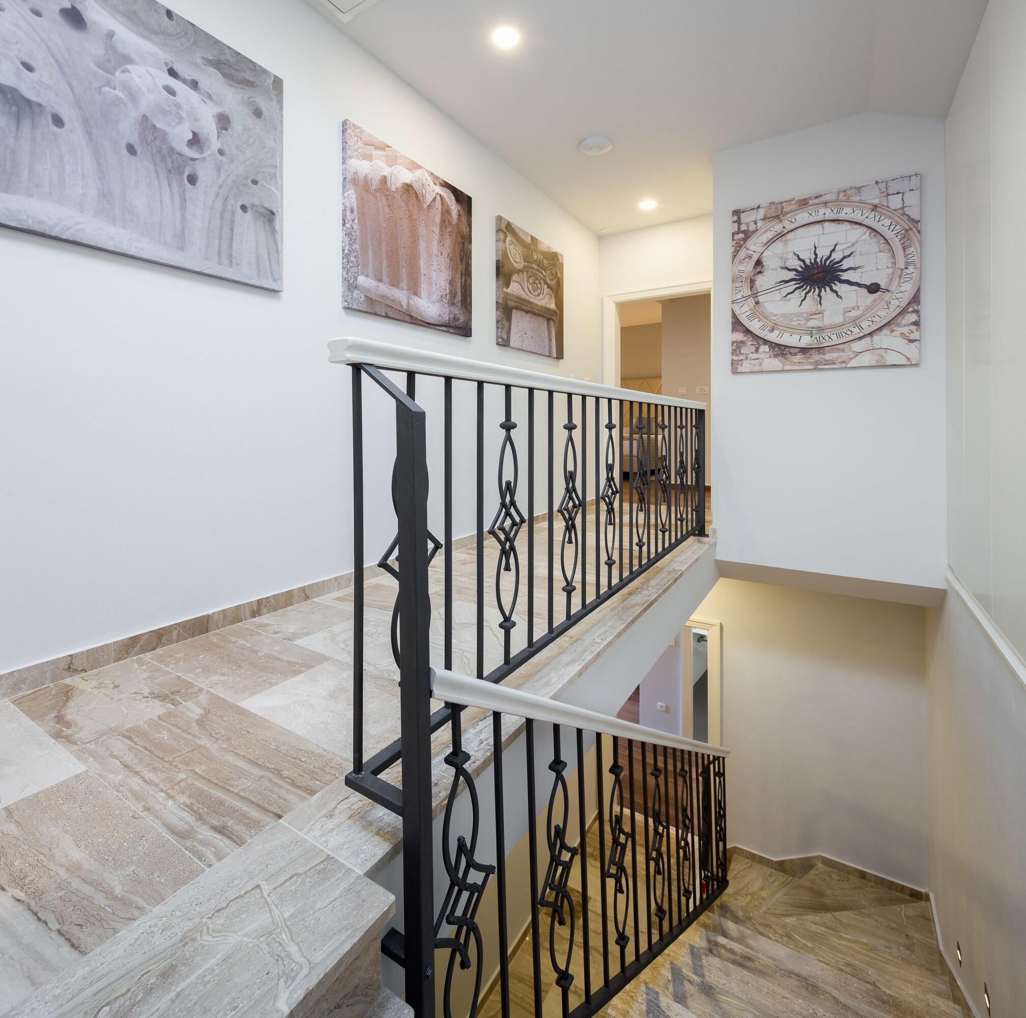 Balatura Split Luxury Rooms - Poză