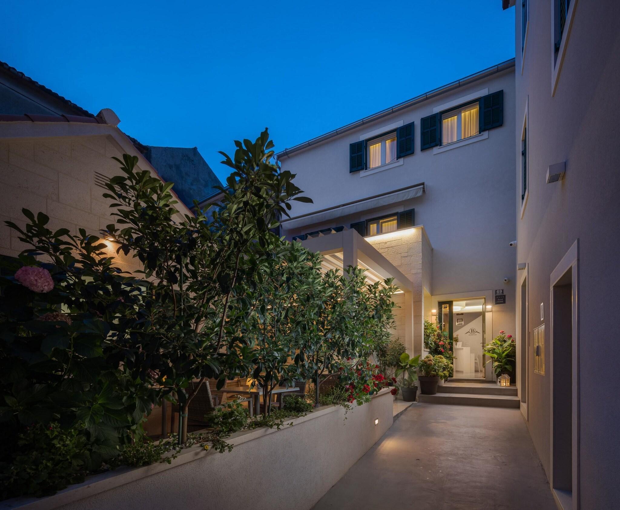 Balatura Split Luxury Rooms - Poză