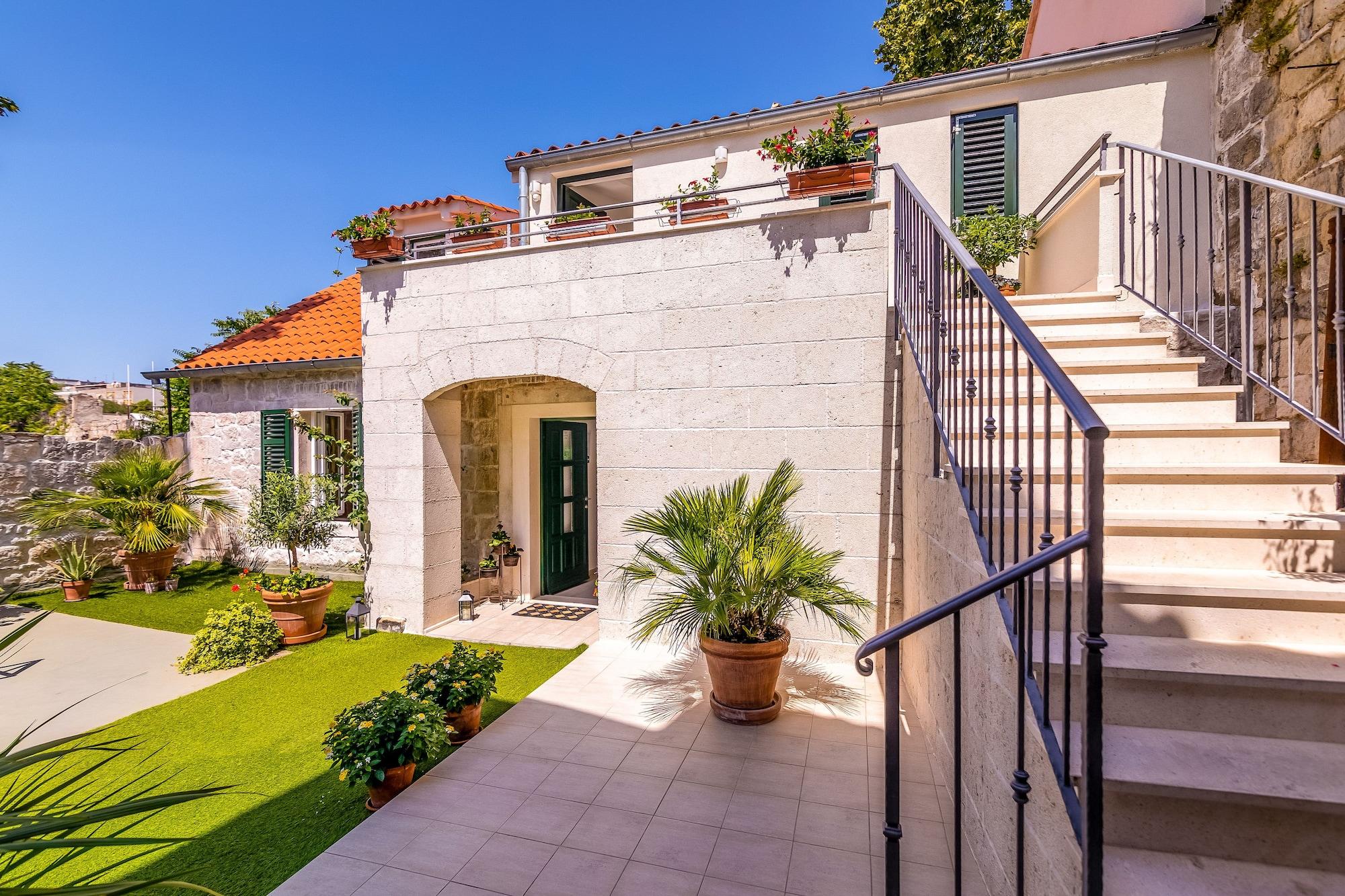 Lanterna Rooms - фото