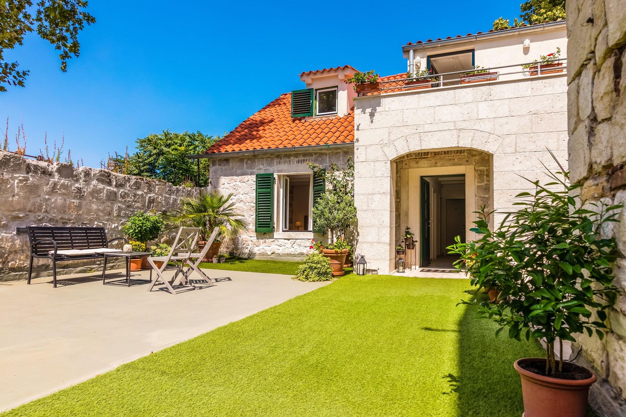 Lanterna Rooms - фото