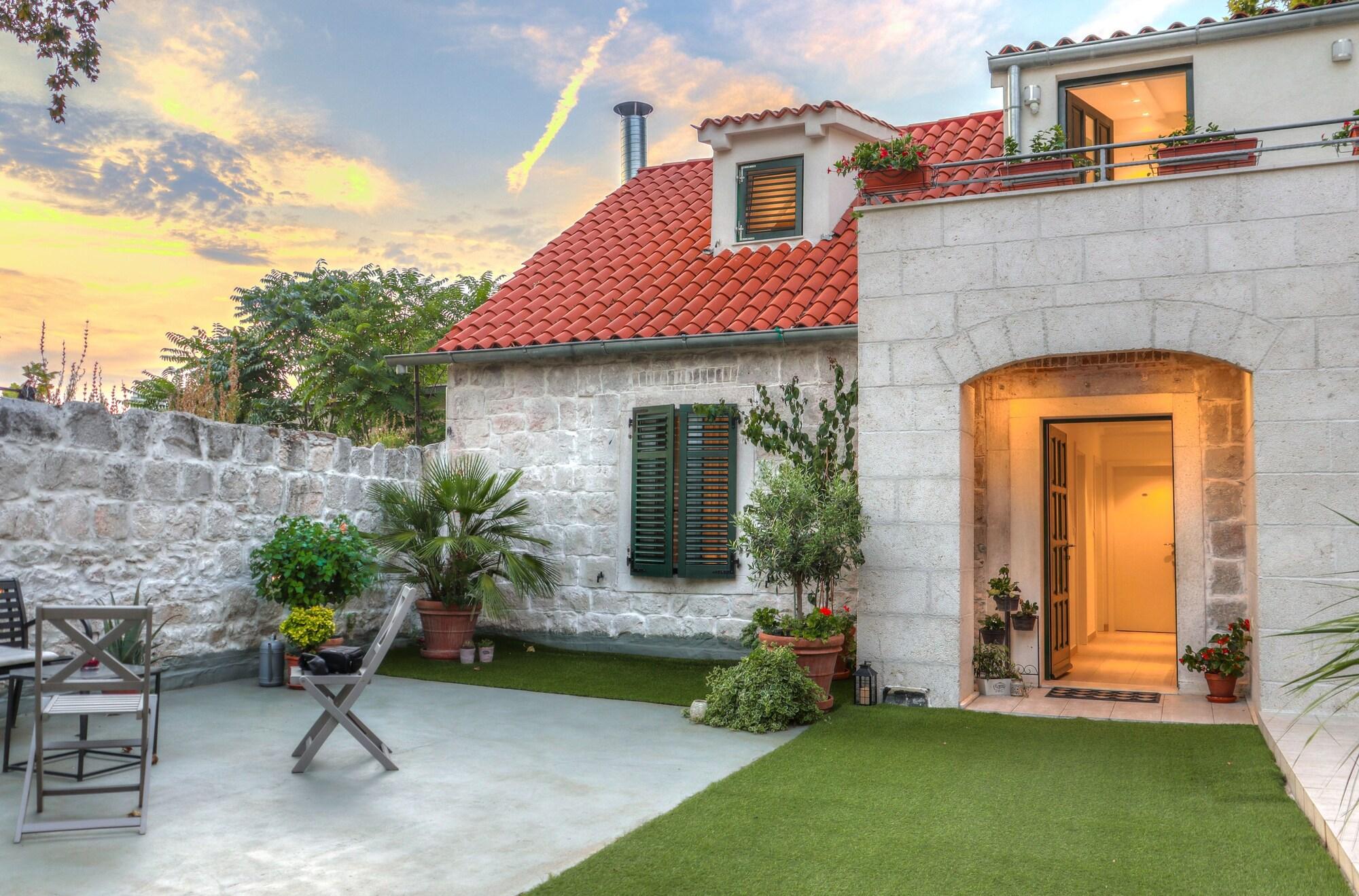 Lanterna Rooms - фото