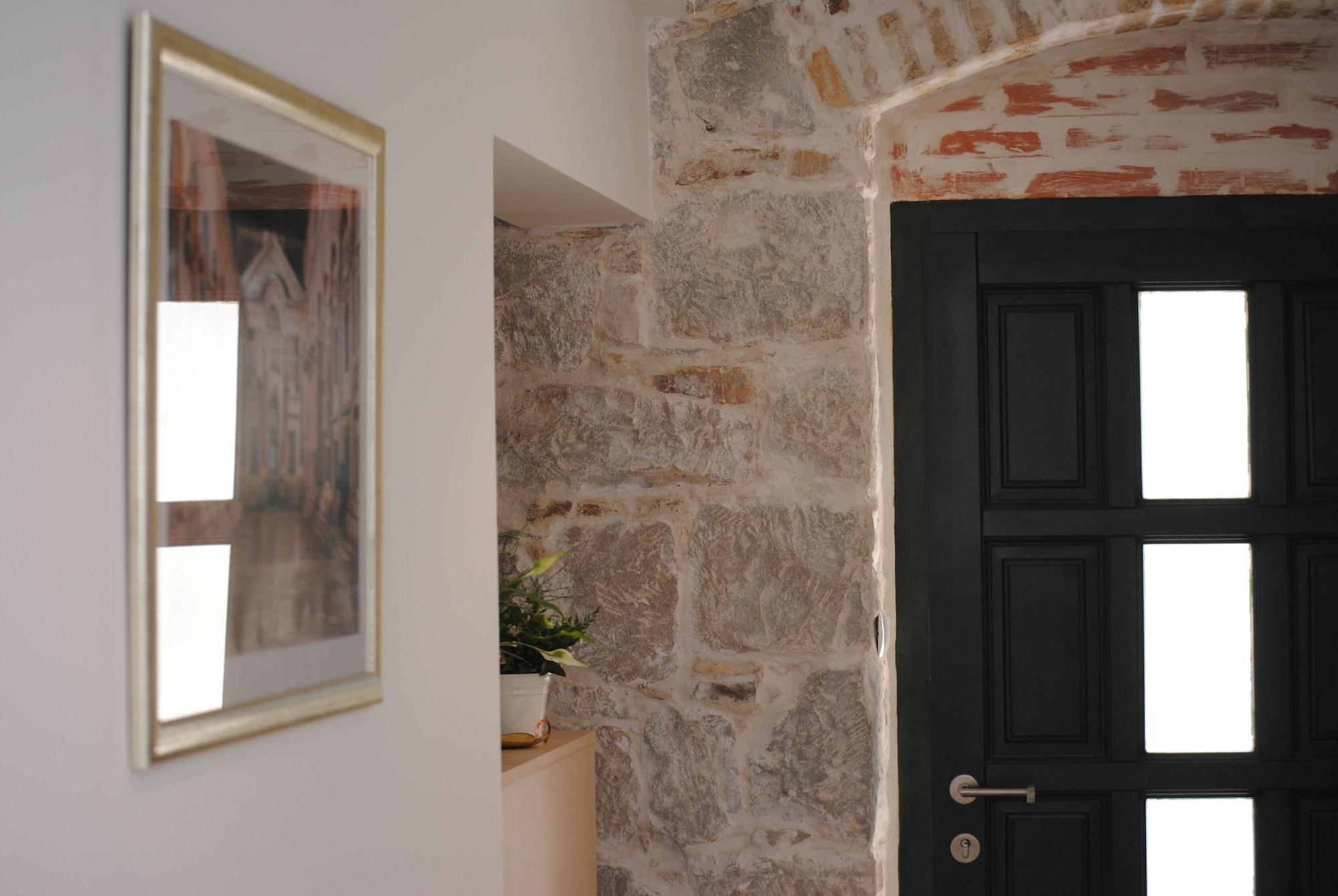 Lanterna Rooms - фото