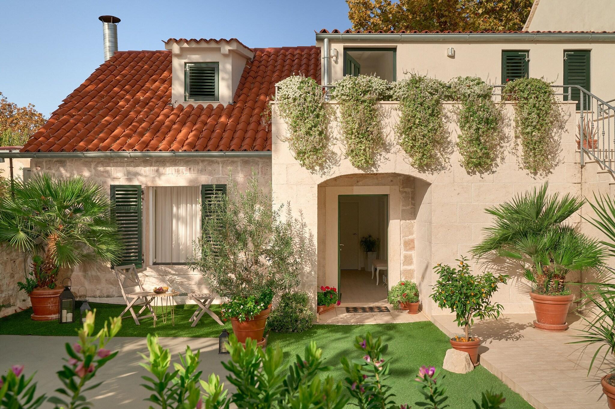 Lanterna Rooms - фото