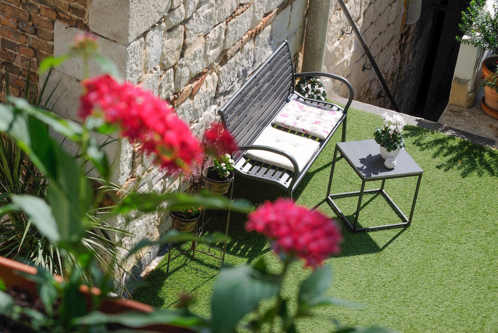 Lanterna Rooms - фото