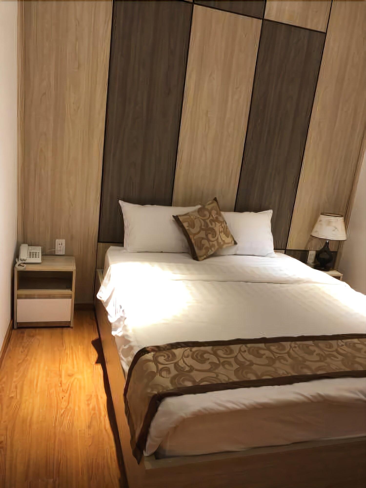 Phi Long Hotel - photo