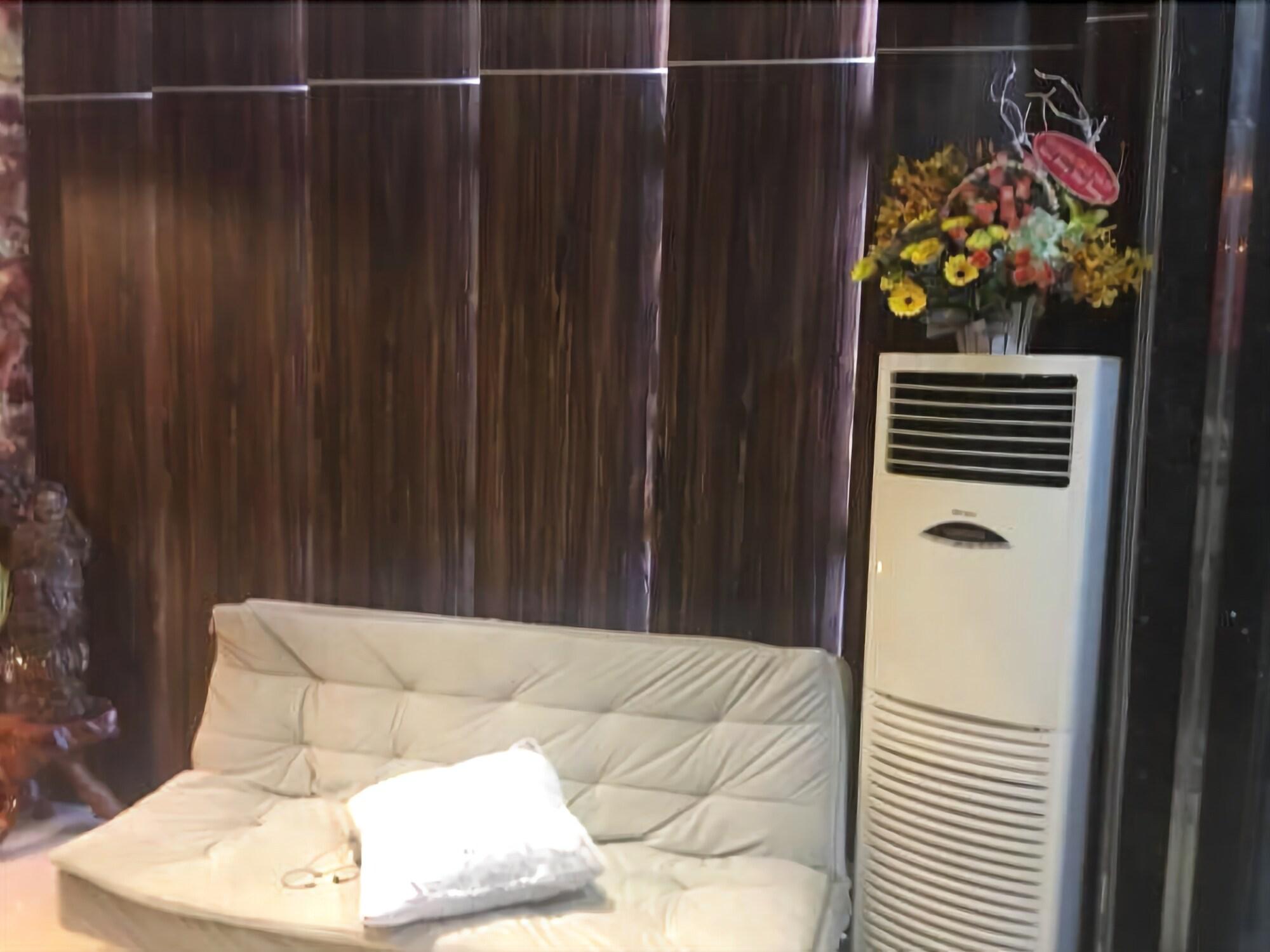 Phi Long Hotel - photo