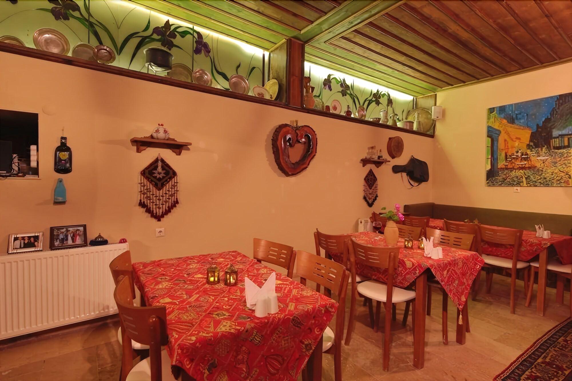 Jerveni Cave Hotel