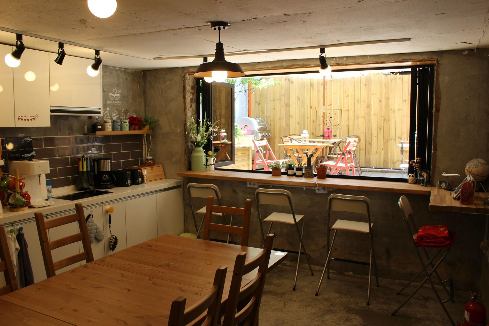 Bunk Guest House - Hostel