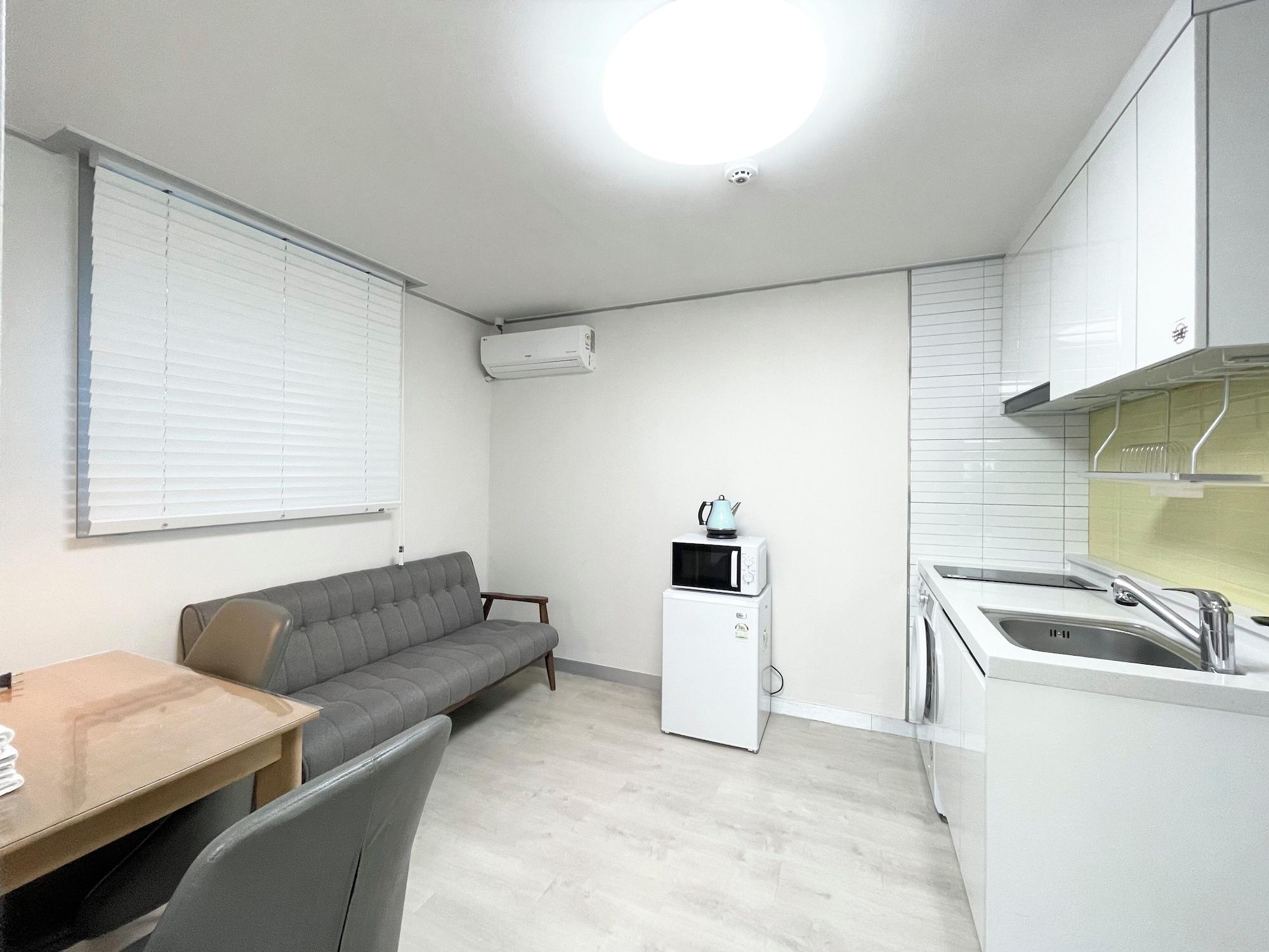 W Premium Airport Guesthouse