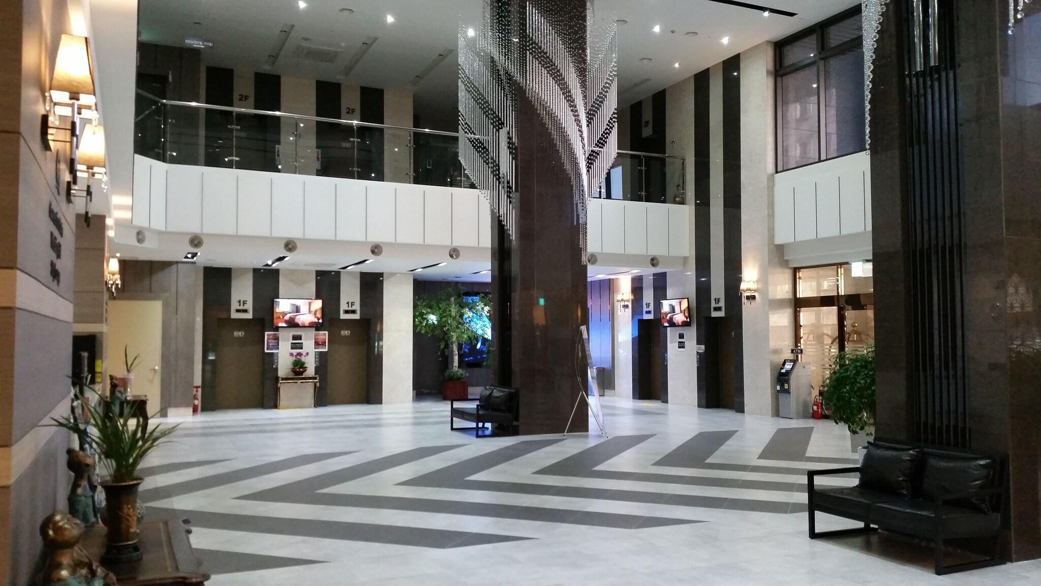 Hyunjin Tourist Hotel