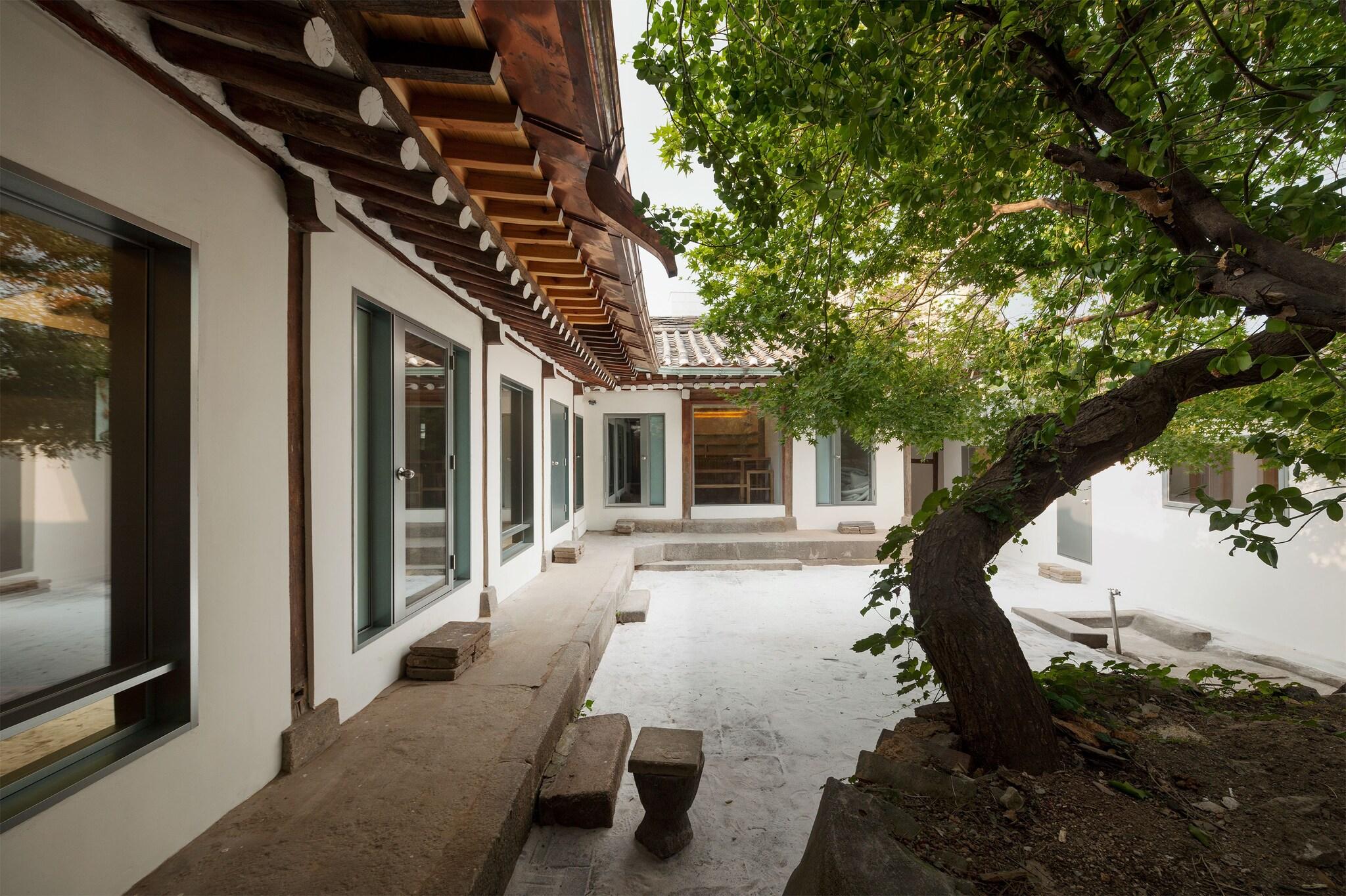 Hanok Residence Hotel Side