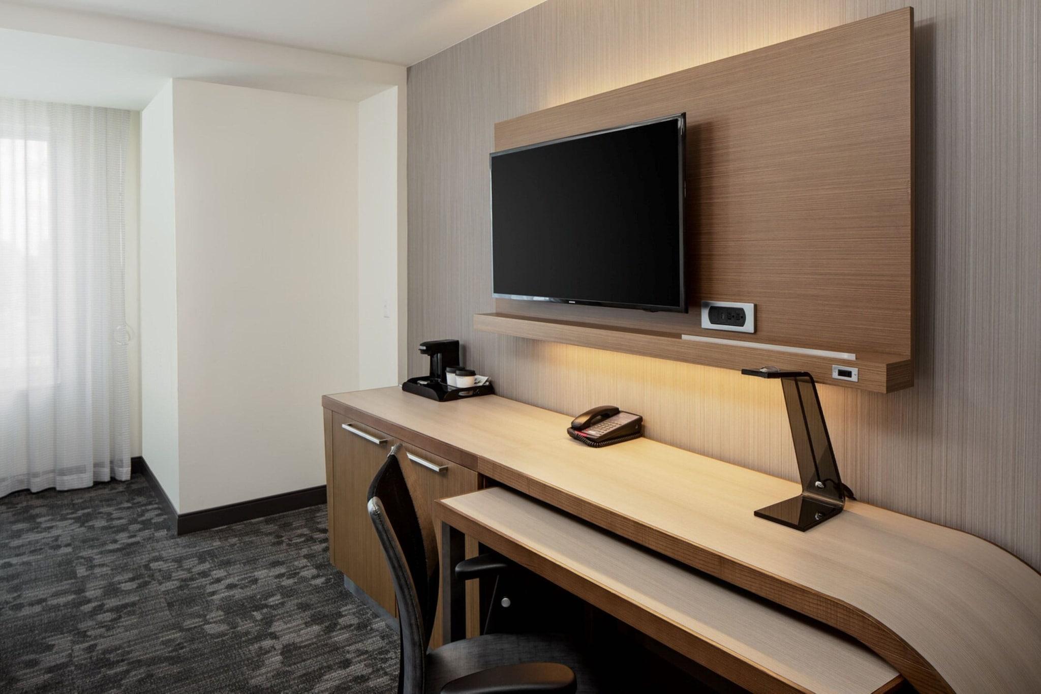 Courtyard By Marriott Detroit Farmington