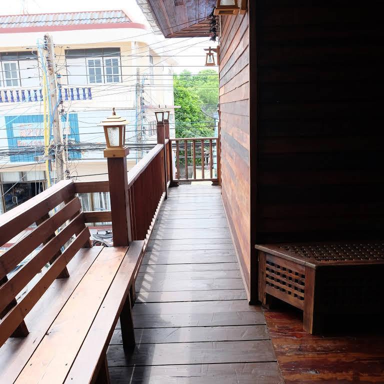 Baan Kun Tuad Ko Si Chang