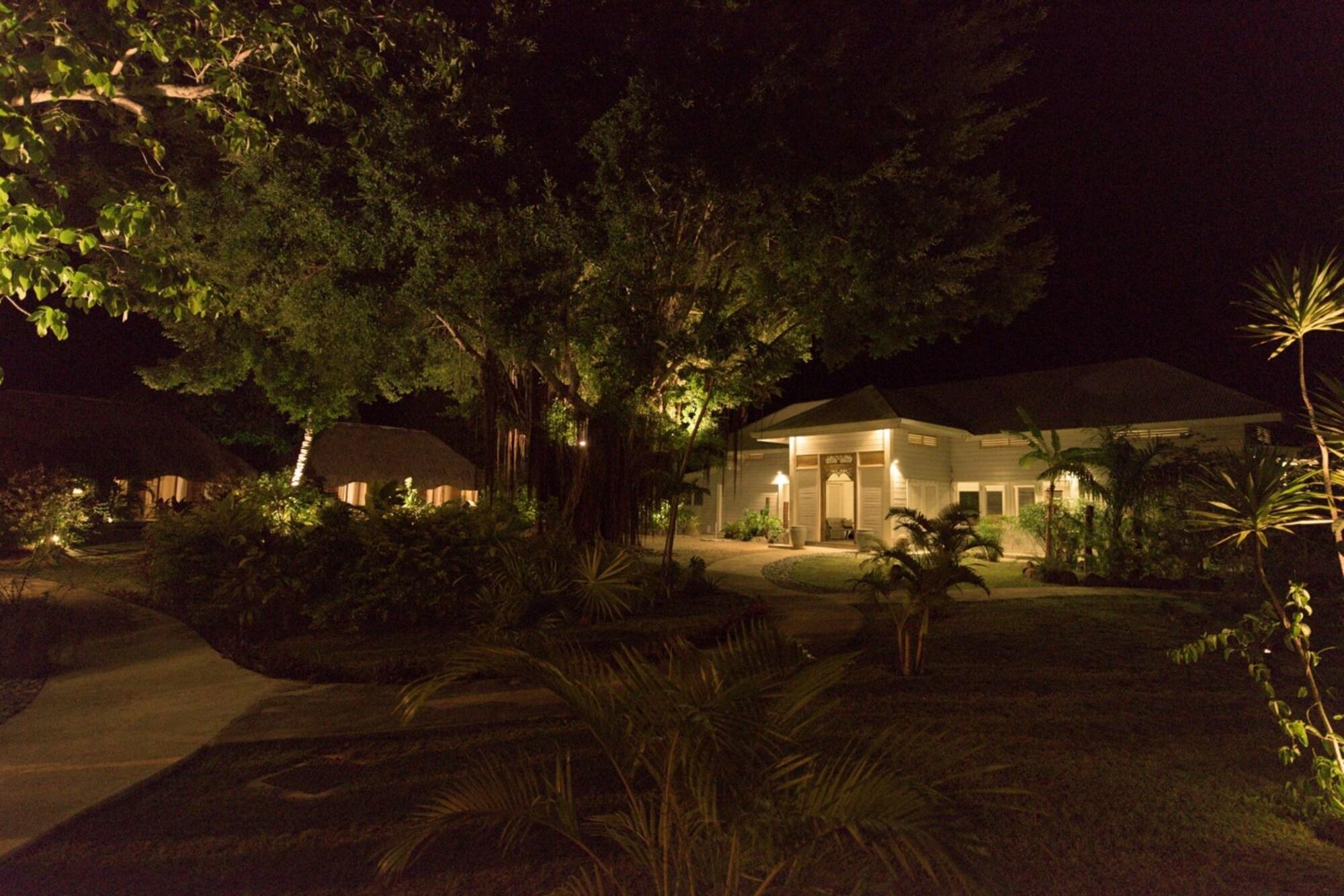 Moorea Beach Lodge by null