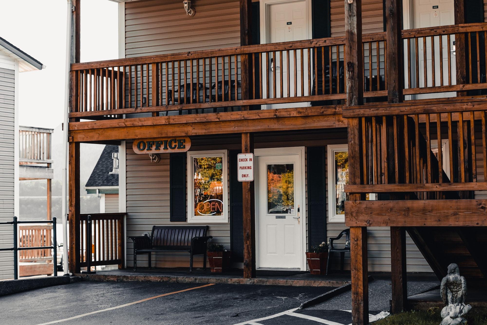 The Ketch Inn & Marina - rebranded from Edgewater Inn by null