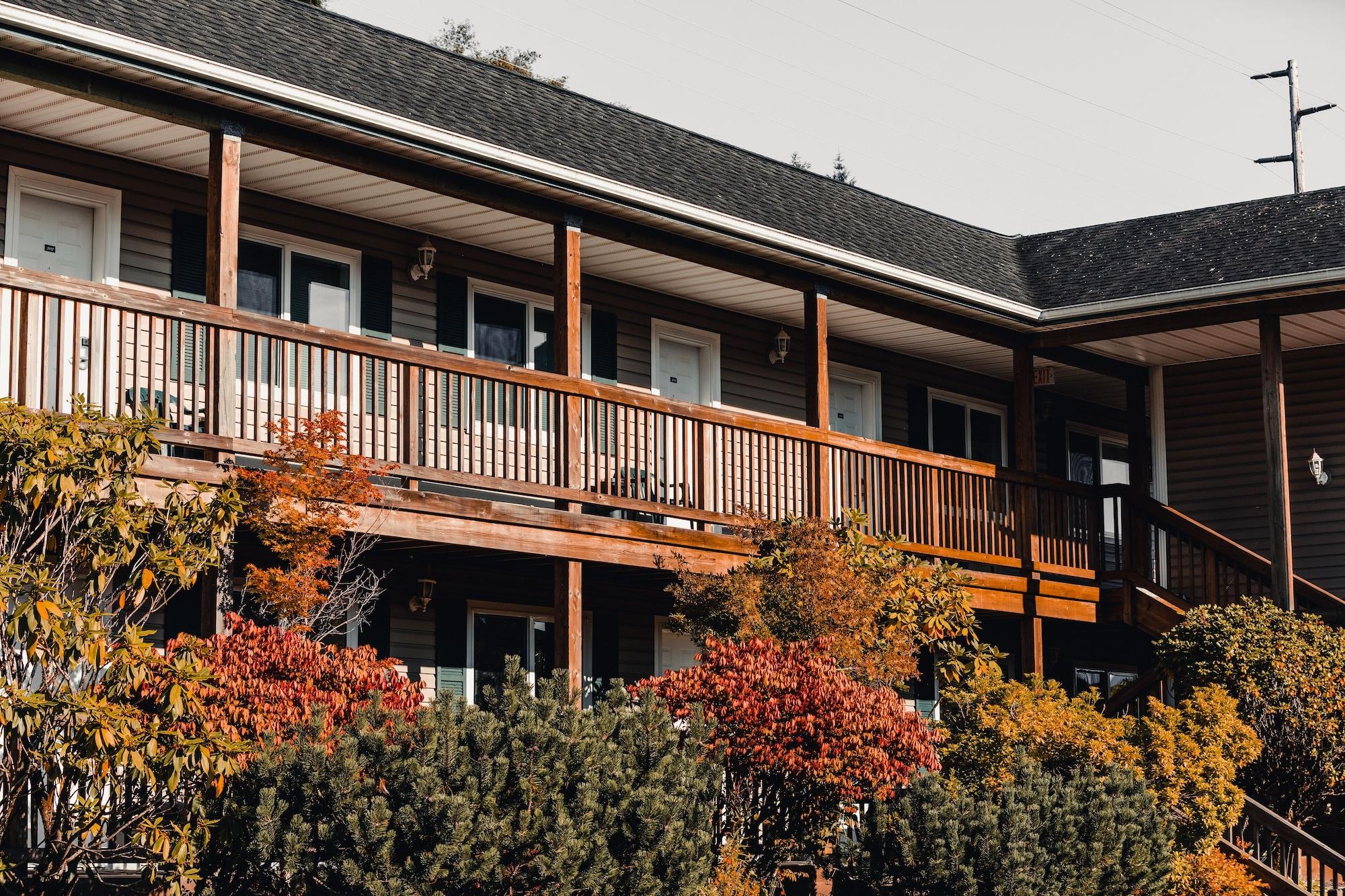 The Ketch Inn & Marina - rebranded from Edgewater Inn by null