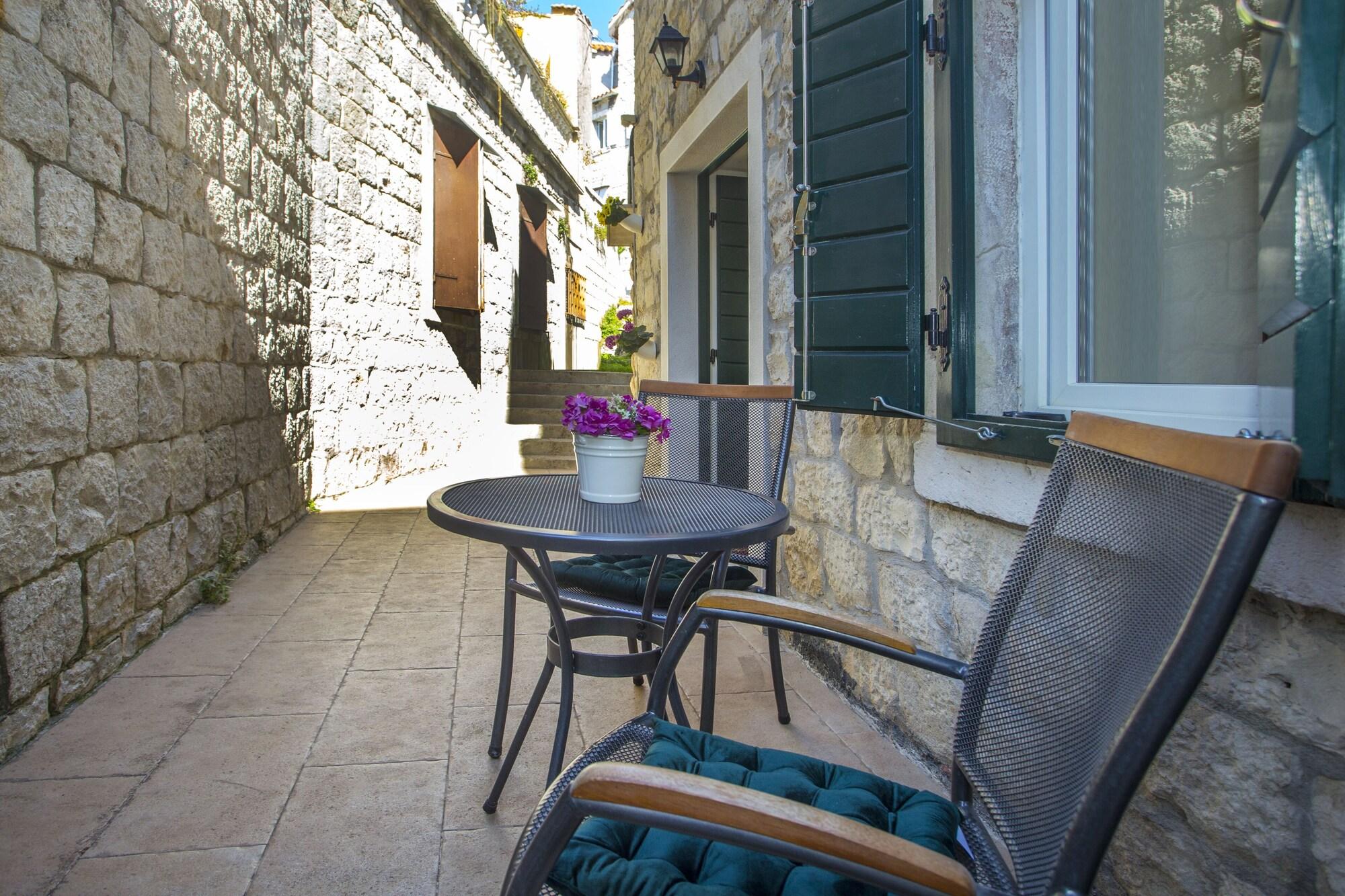 Authentic Luxury Rooms - фото