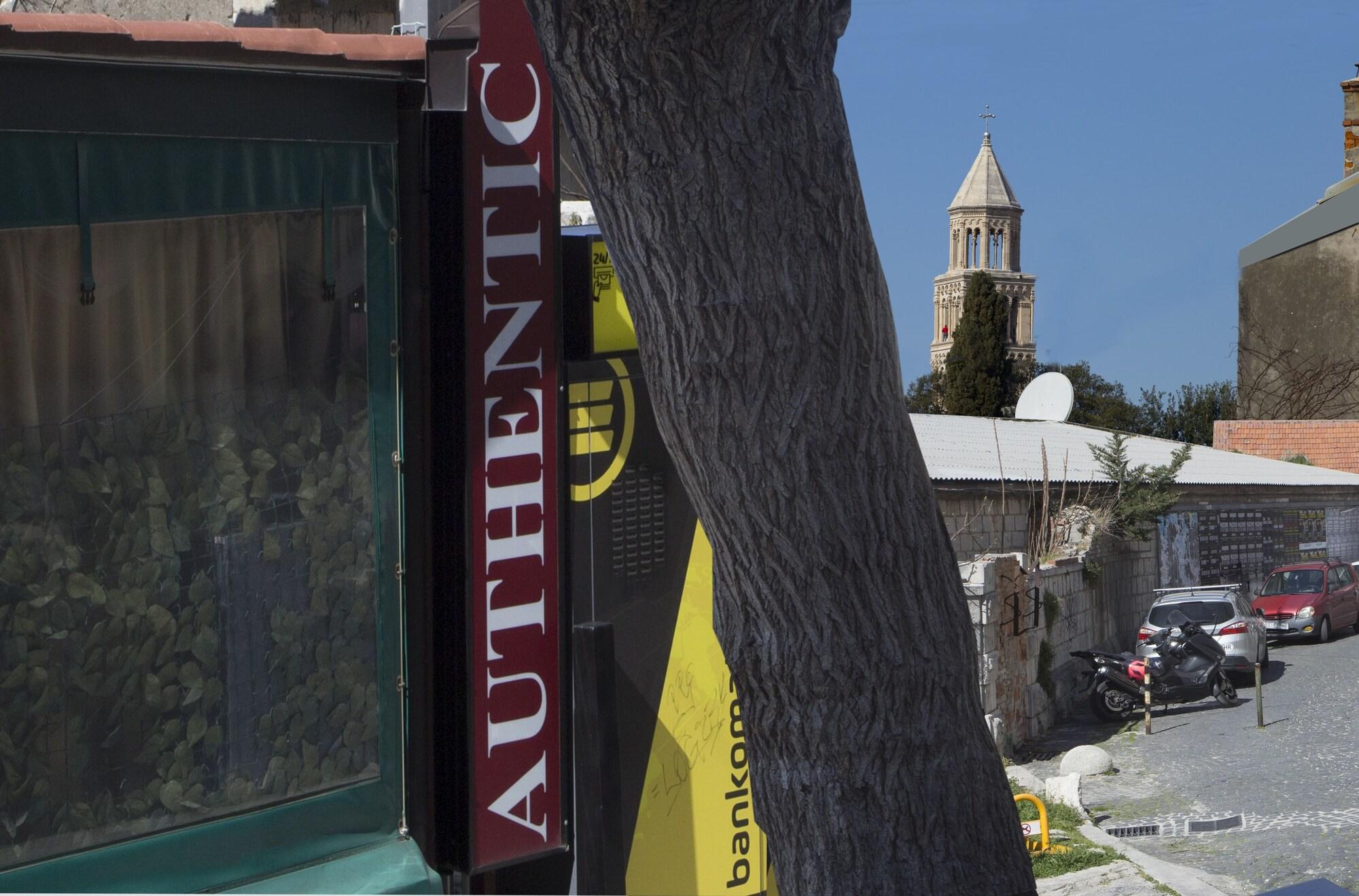 Authentic Luxury Rooms - фото