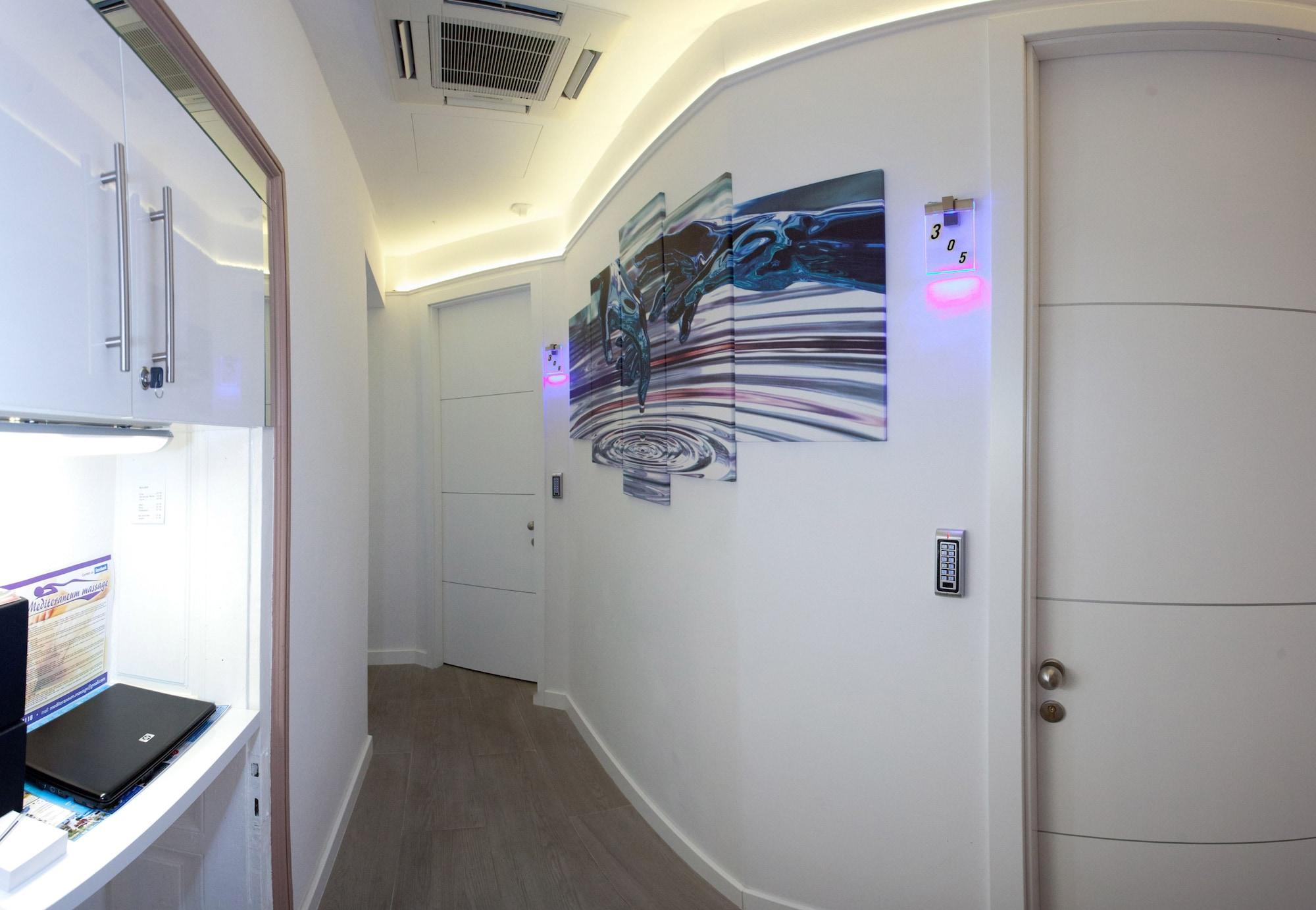 Authentic Luxury Rooms - фото