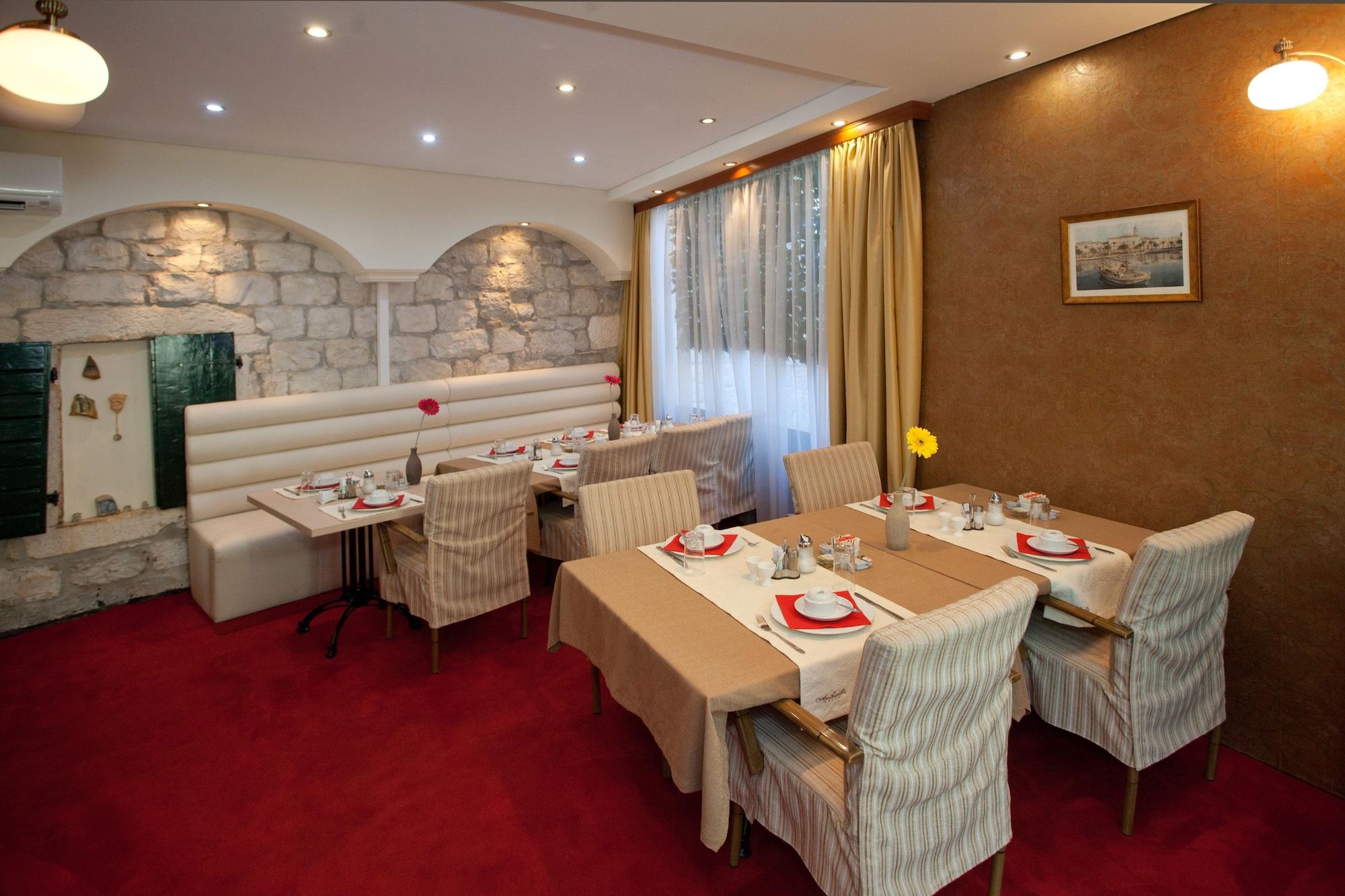 Authentic Luxury Rooms - фото