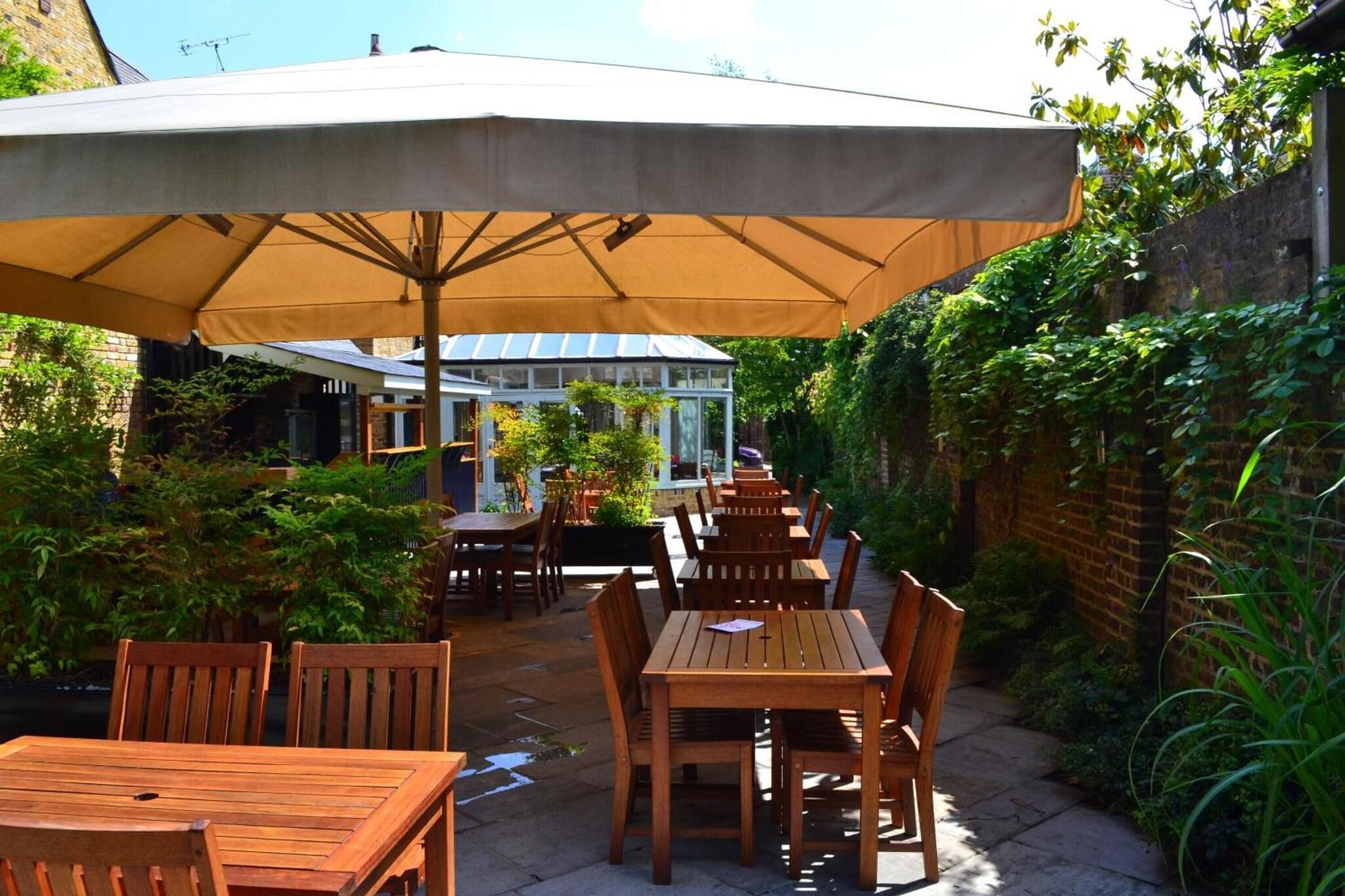 The Victoria by null