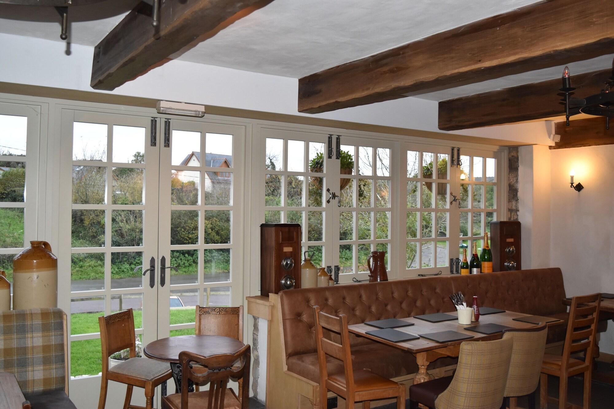 Three Horseshoes